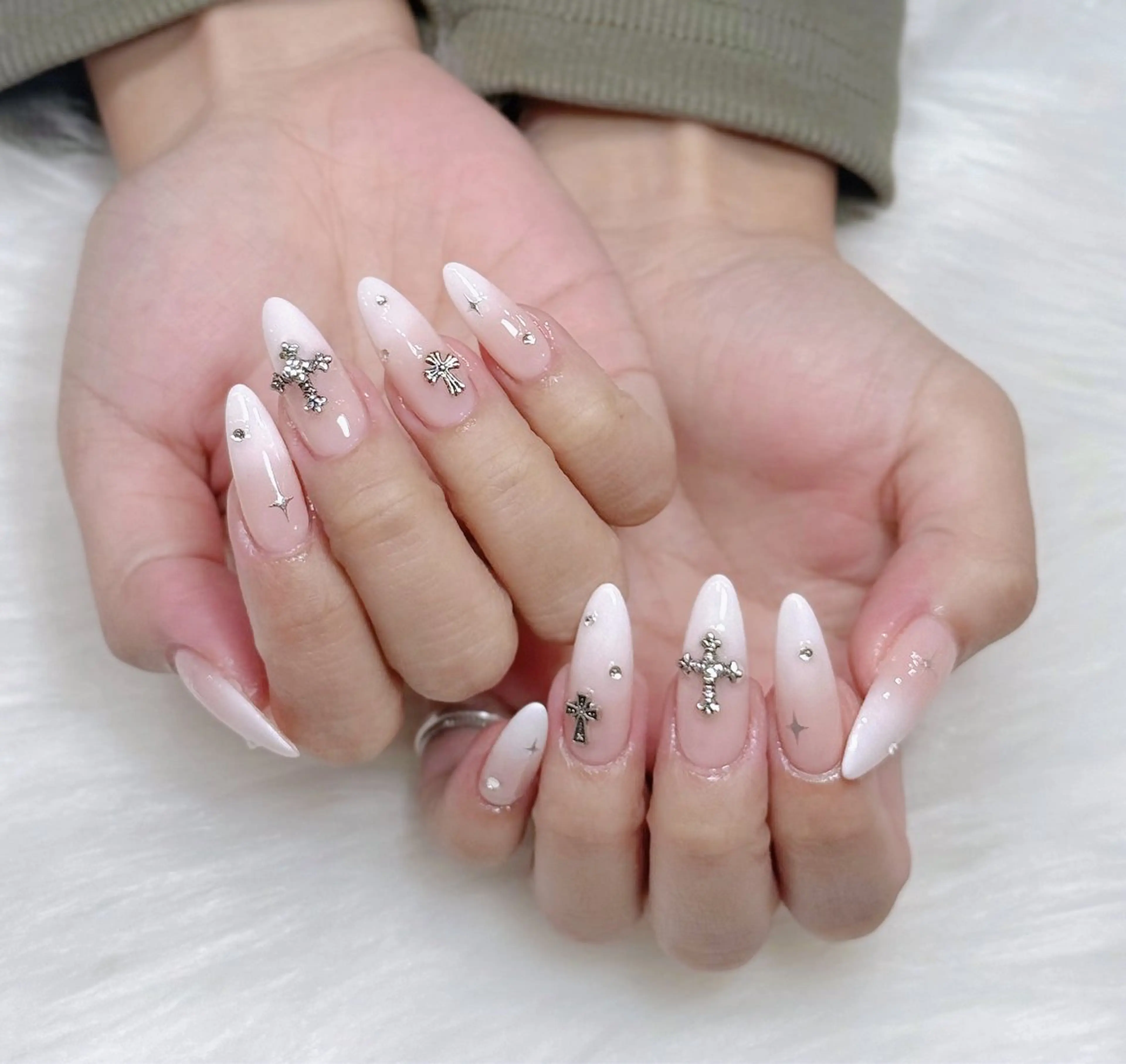 ネイル オーロラネイル チークネイル フットネイル フレンチネイル ジェルネイル ハンドネイル Nichi Nailsのネイルデザイン