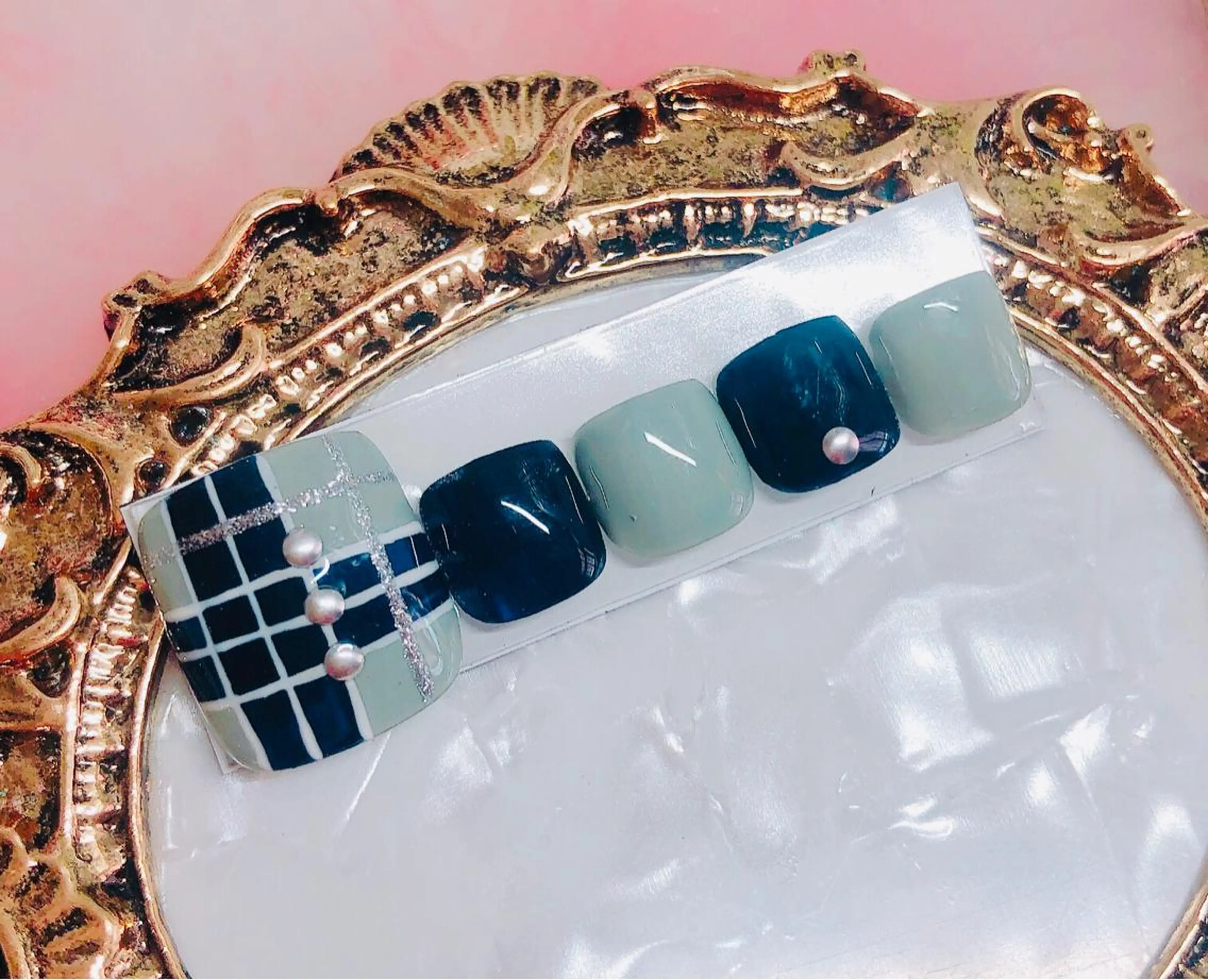 ネイル フットネイル フットネイル CROWN プライベートサロンのネイルデザイン