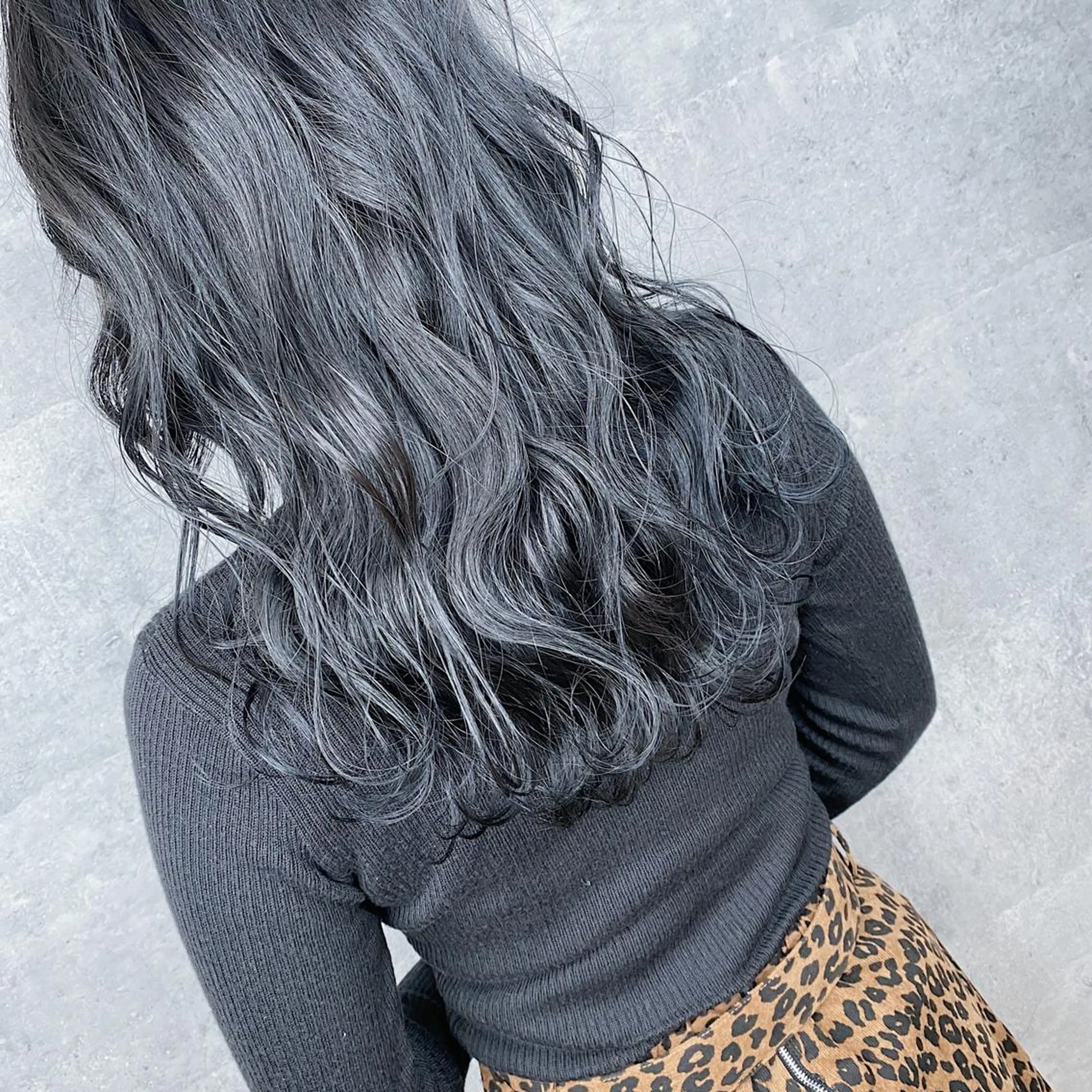 セミロング カラー _WHITE 天王寺のヘアスタイル