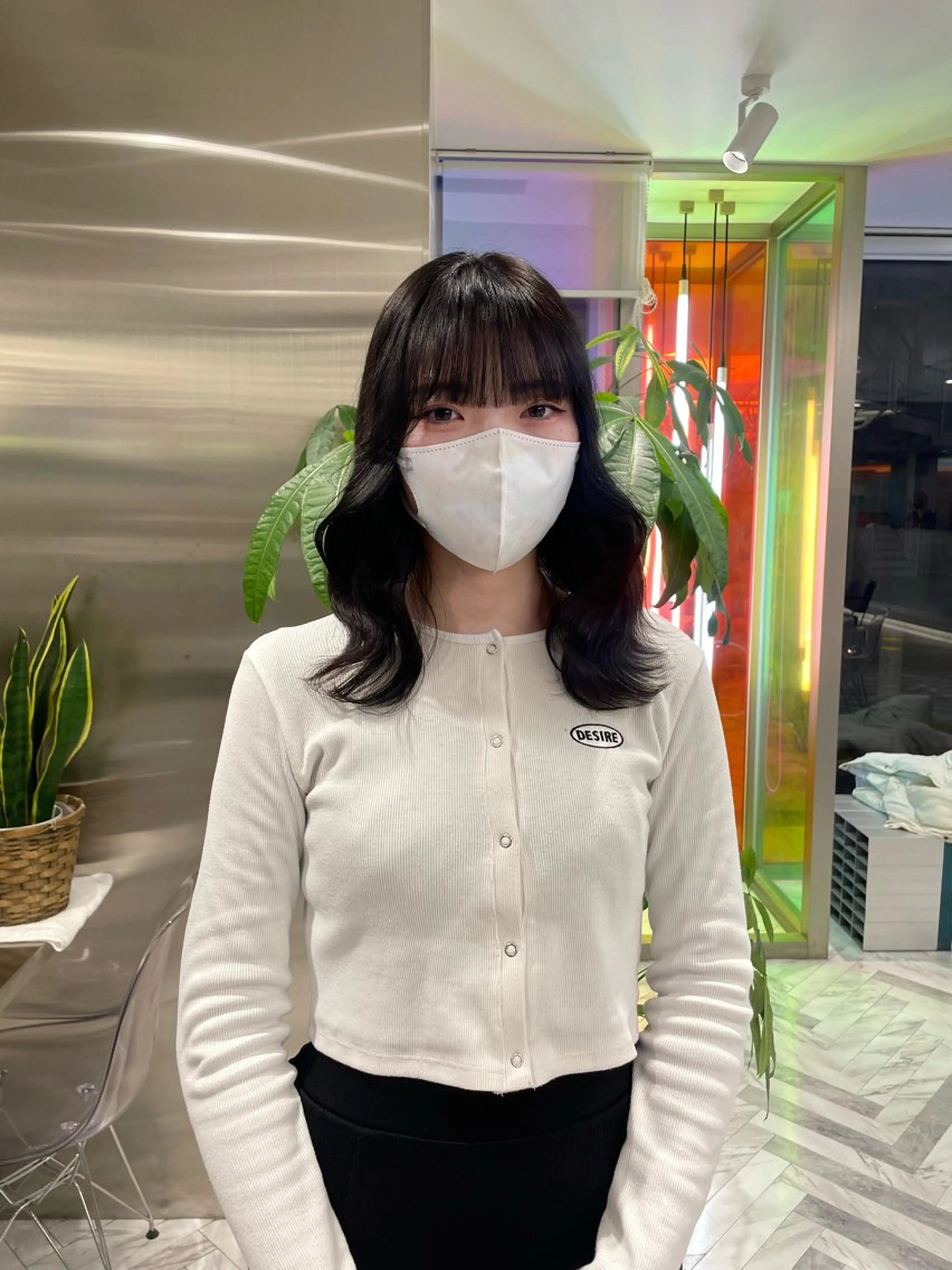 ミディアム クルミ/ 💕ワンホンネイルのネイルデザイン