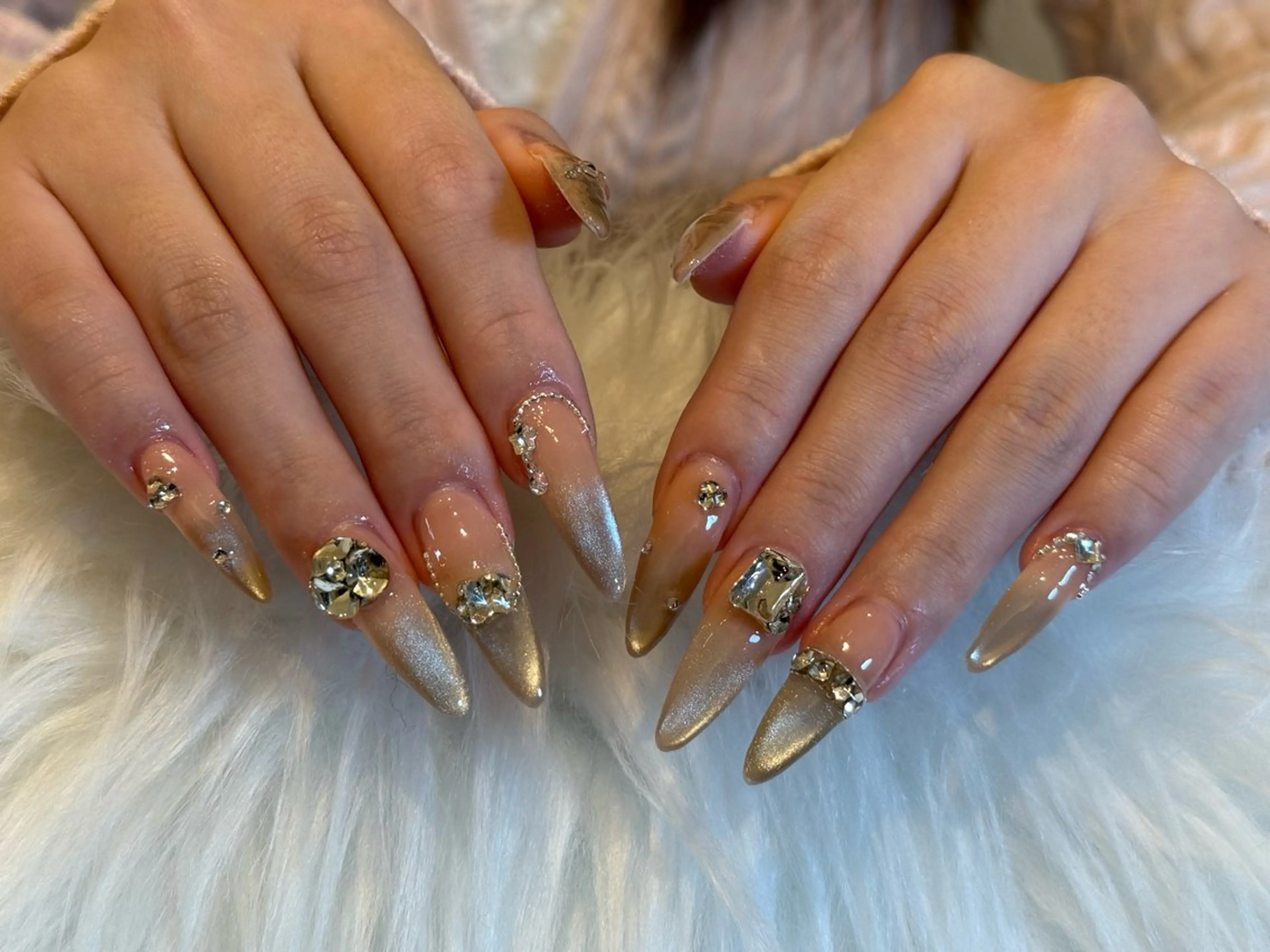 ネイル チークネイル ドット フレンチネイル グラデーション ハート ハンドネイル ハンドケア Nihonthy Nail 新宿所属・Anrya panのネイルデザイン