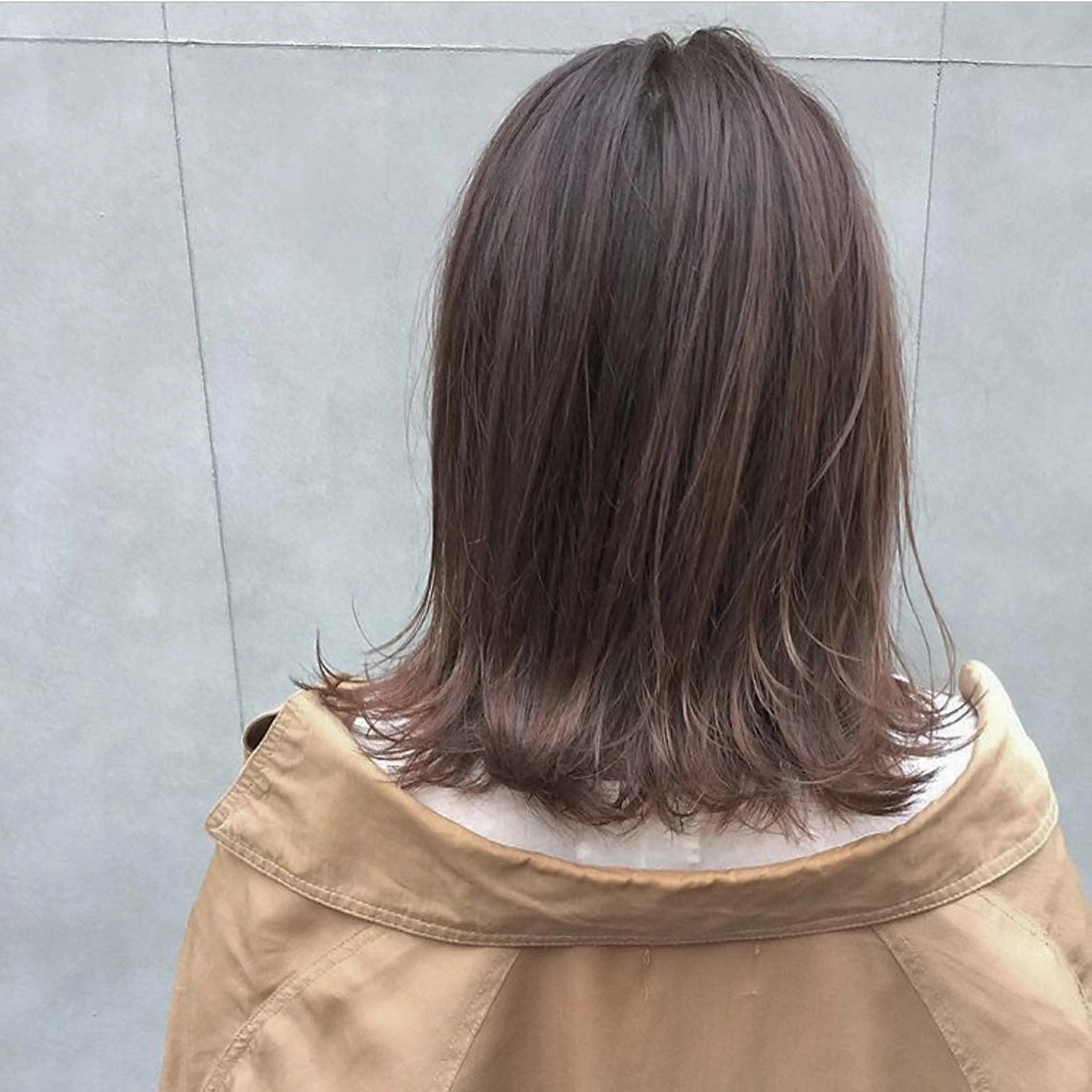 セミロング カラー ヘアアレンジ ベージュカラー ラベンダーカラー ラベンダーベージュ 福壽 優奈のヘアスタイル