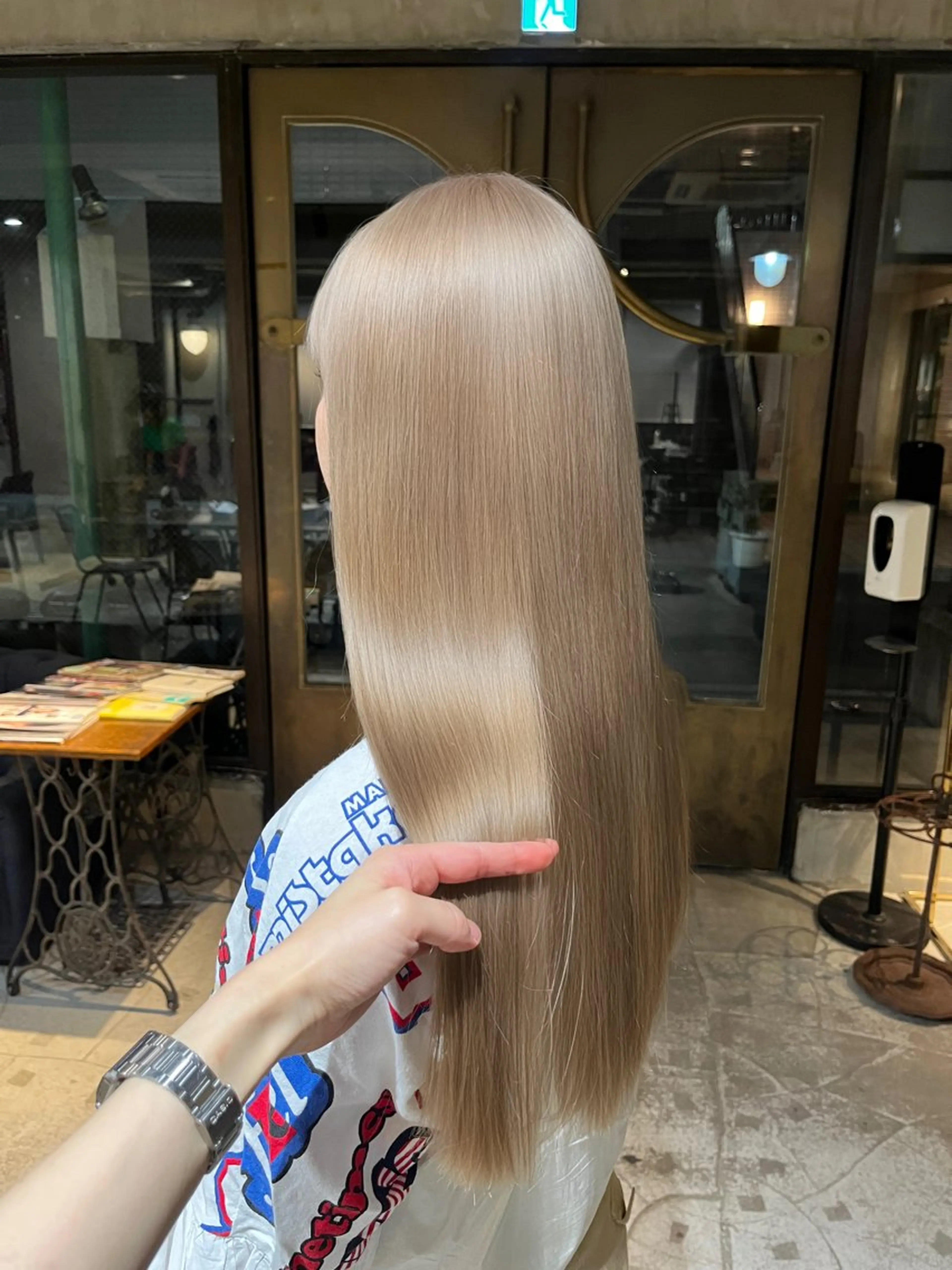 ロング カラー ベージュカラー ブロンド ハイトーンカラー ハイトーンベージュ ミルクティーベージュ ヘアカラー トリートメント ヘアセット 似合わせベージュ 🍯ayumi🍯のヘアスタイル