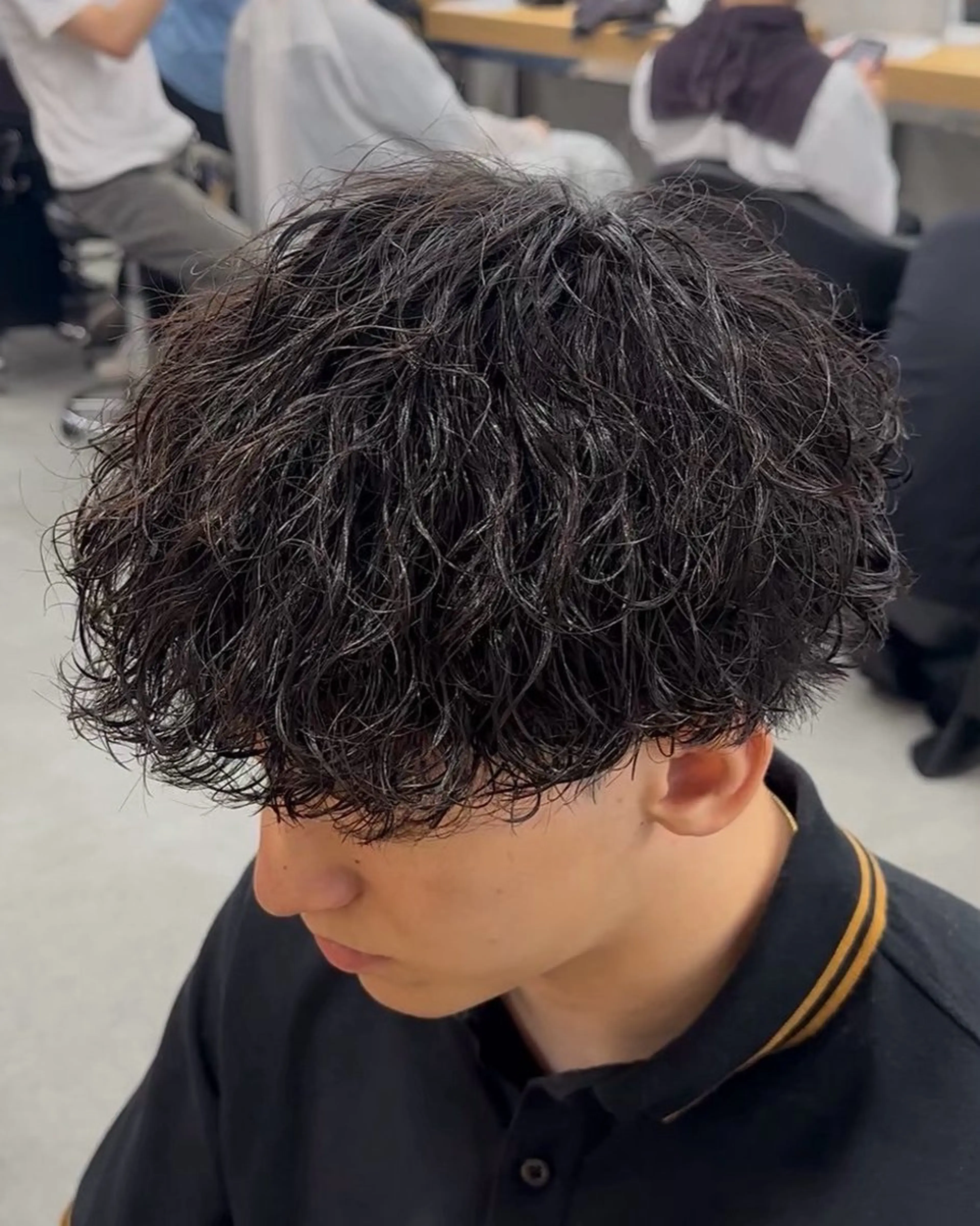 ショート カラー メンズ メンズパーマ 波巻きパーマ 角 啓成のヘアスタイル