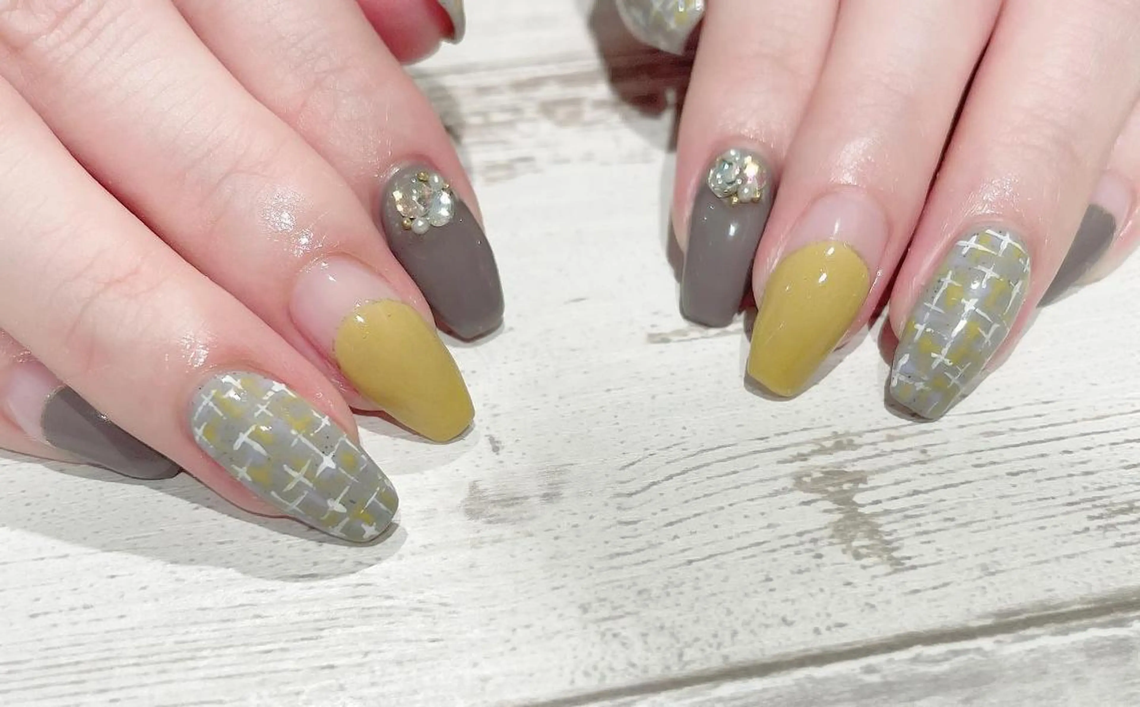 ネイル マツエク・マツパ まつげパーマ ボリュームラッシュ ジェルネイル ニュアンスネイル パラジェル 髙橋 敦子のネイルデザイン