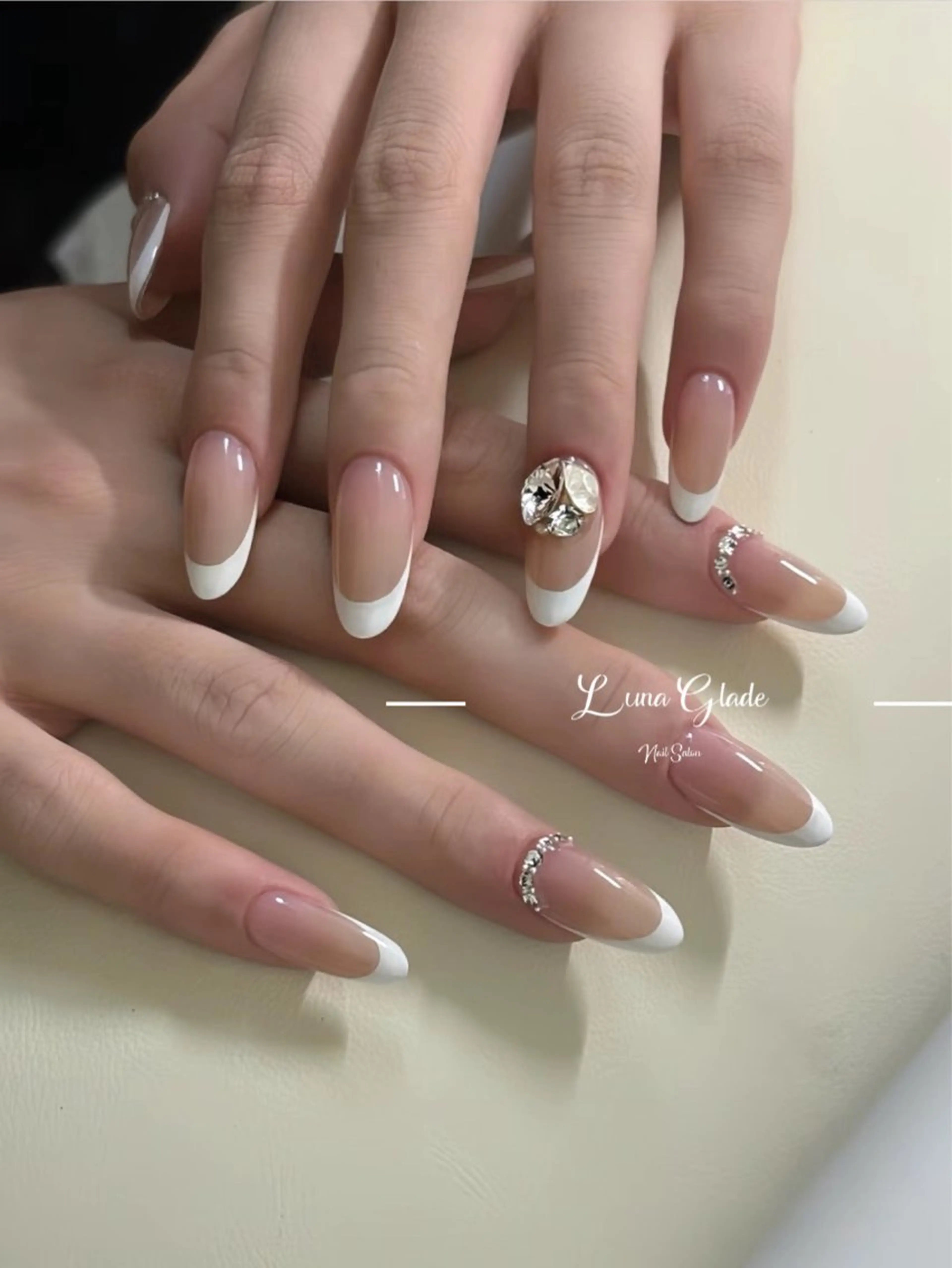 ロング カラー 韓国風ヘア ハンドネイル Luna Gladeのネイルデザイン