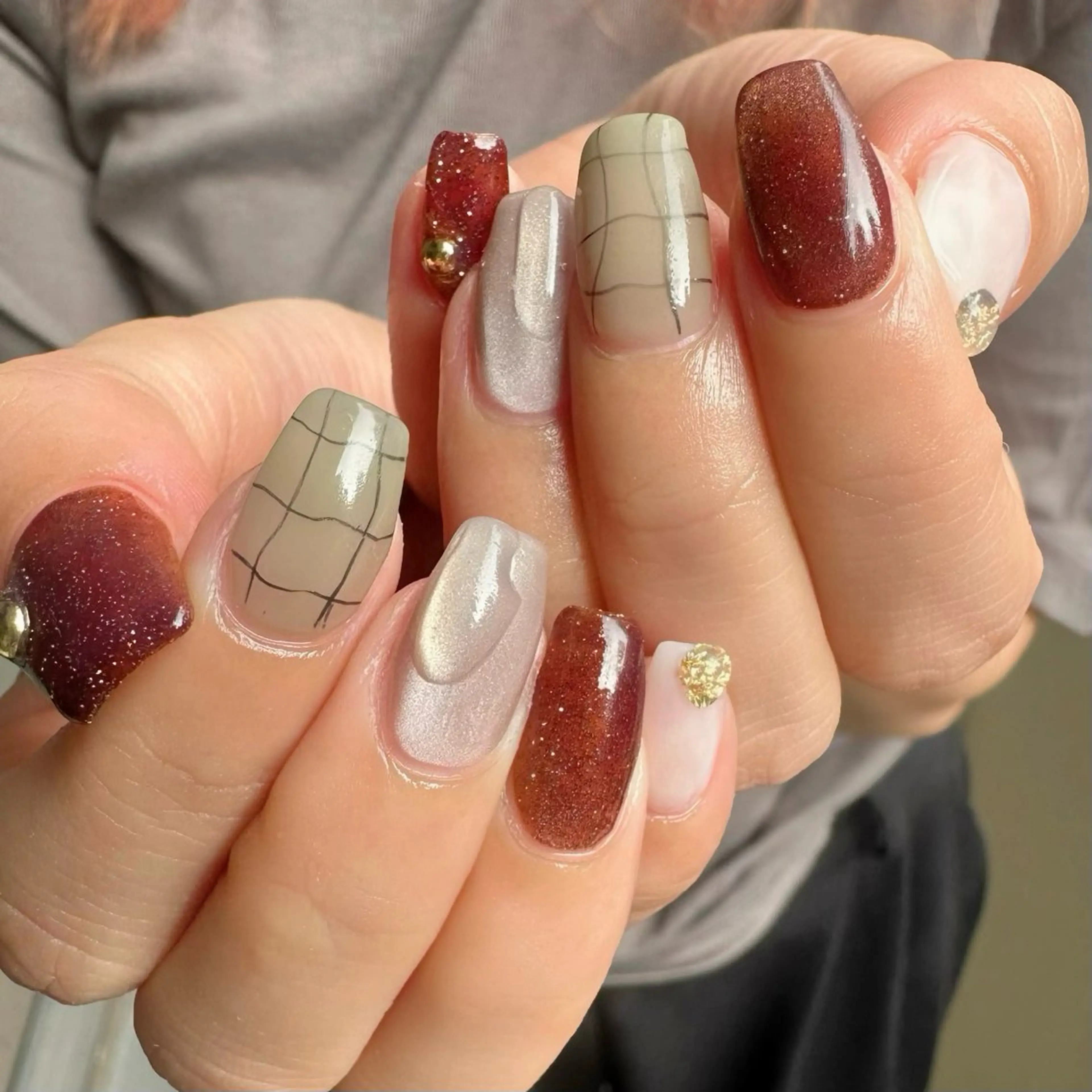 ネイル ブラウン フラッシュネイル 氷ネイル・うるうるネイル 韓国ネイル ラメ(グリッター) 🪞KAPE NAIL 🪞のネイルデザイン