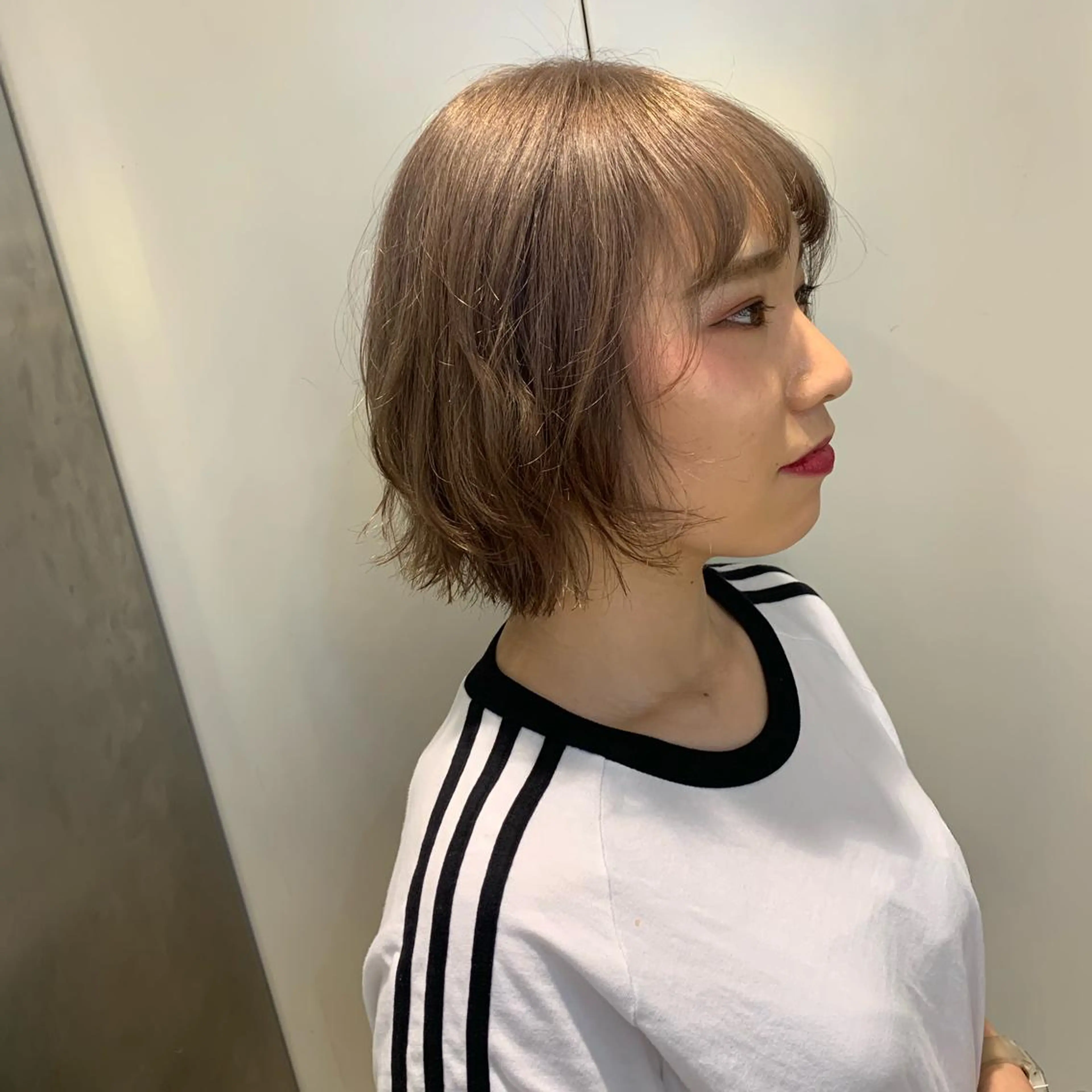 カラー グレージュ 天野 利咲のヘアスタイル