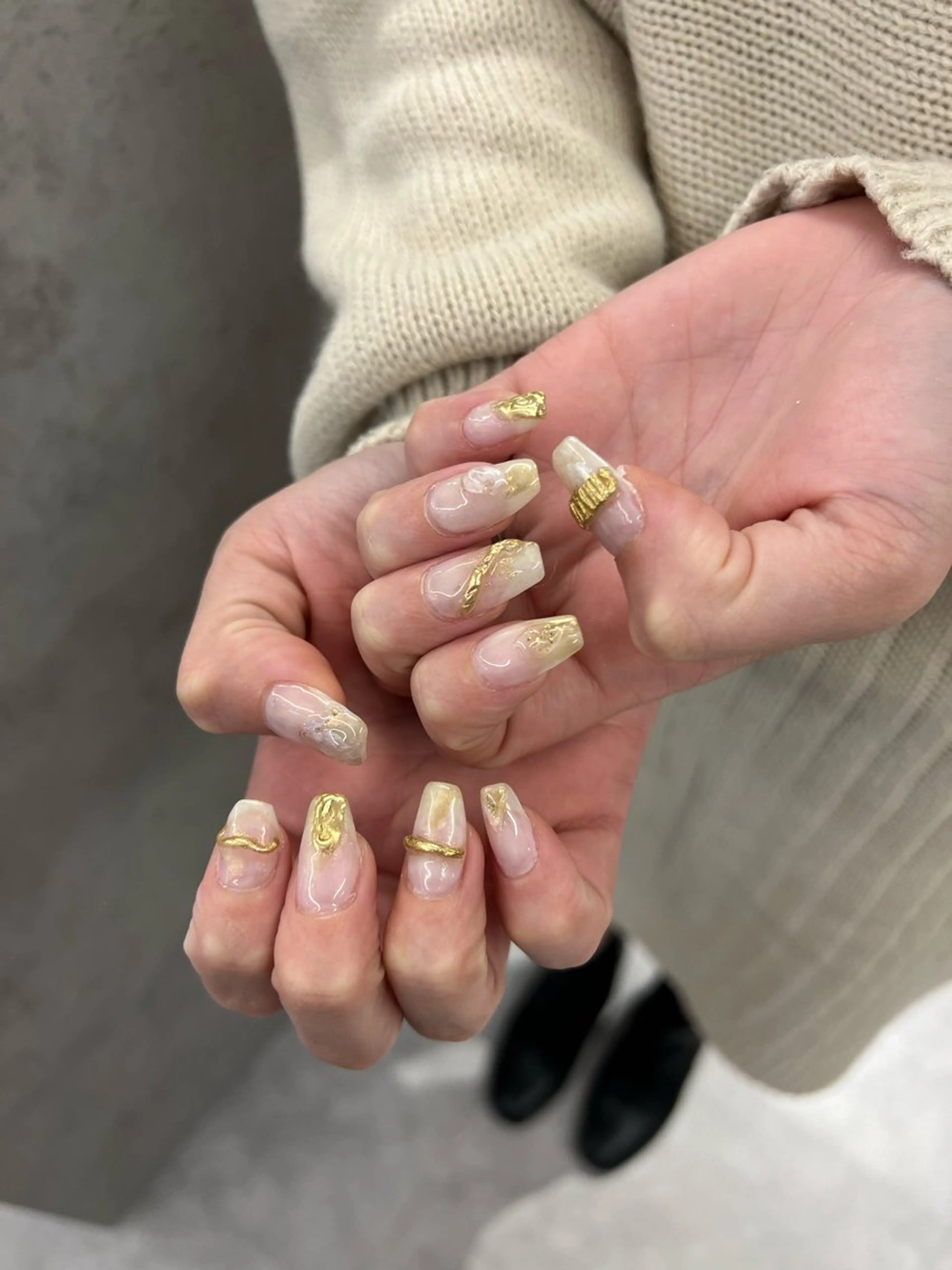 ネイル ゴールド 持ち込み ホワイト ハンドネイル ハンドケア Bana_ Nailのネイルデザイン