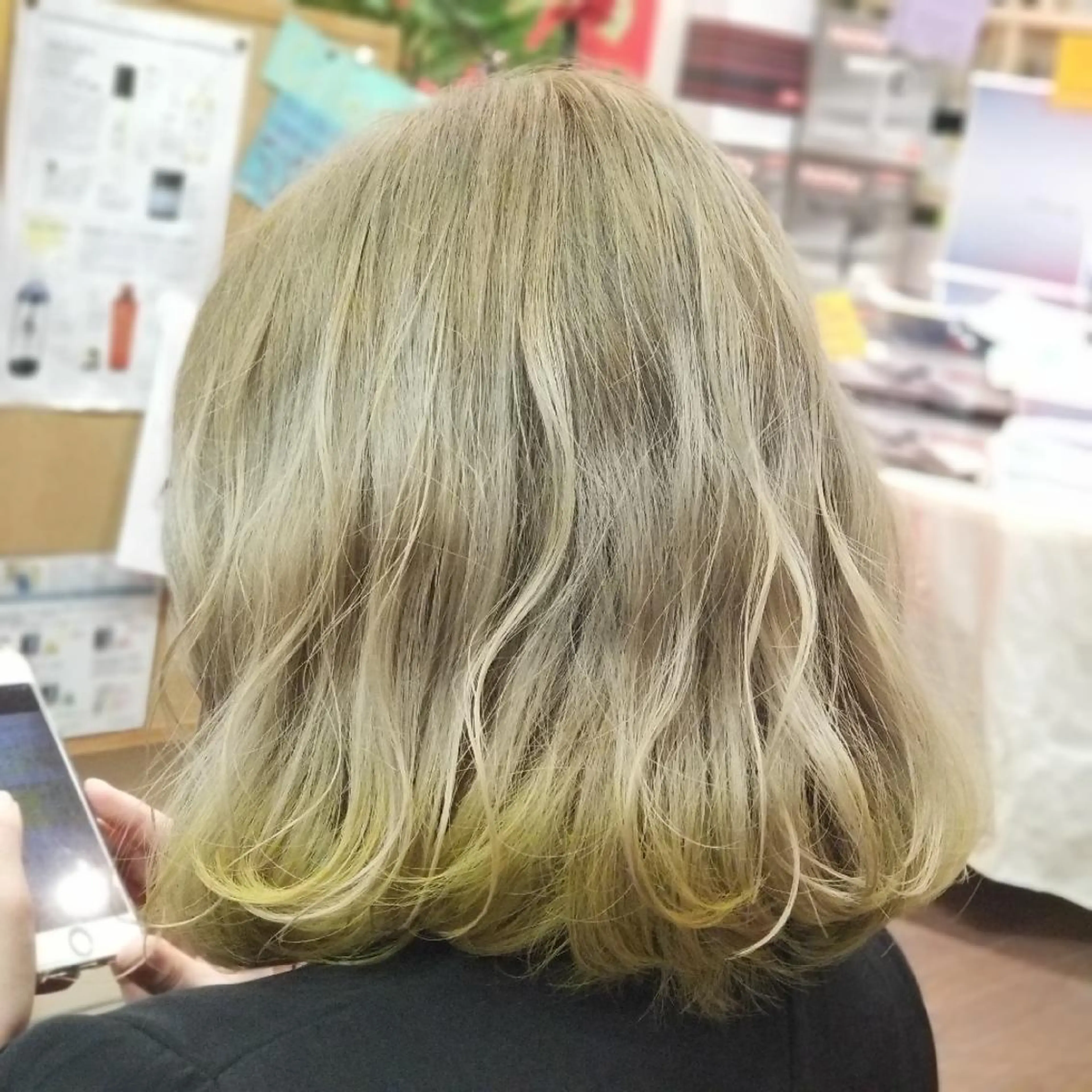 ミディアム カラー ベージュカラー ブリーチ ミルクティーベージュ イエローカラー 植田 /エクステ /ブリーチ/髪質改善のヘアスタイル