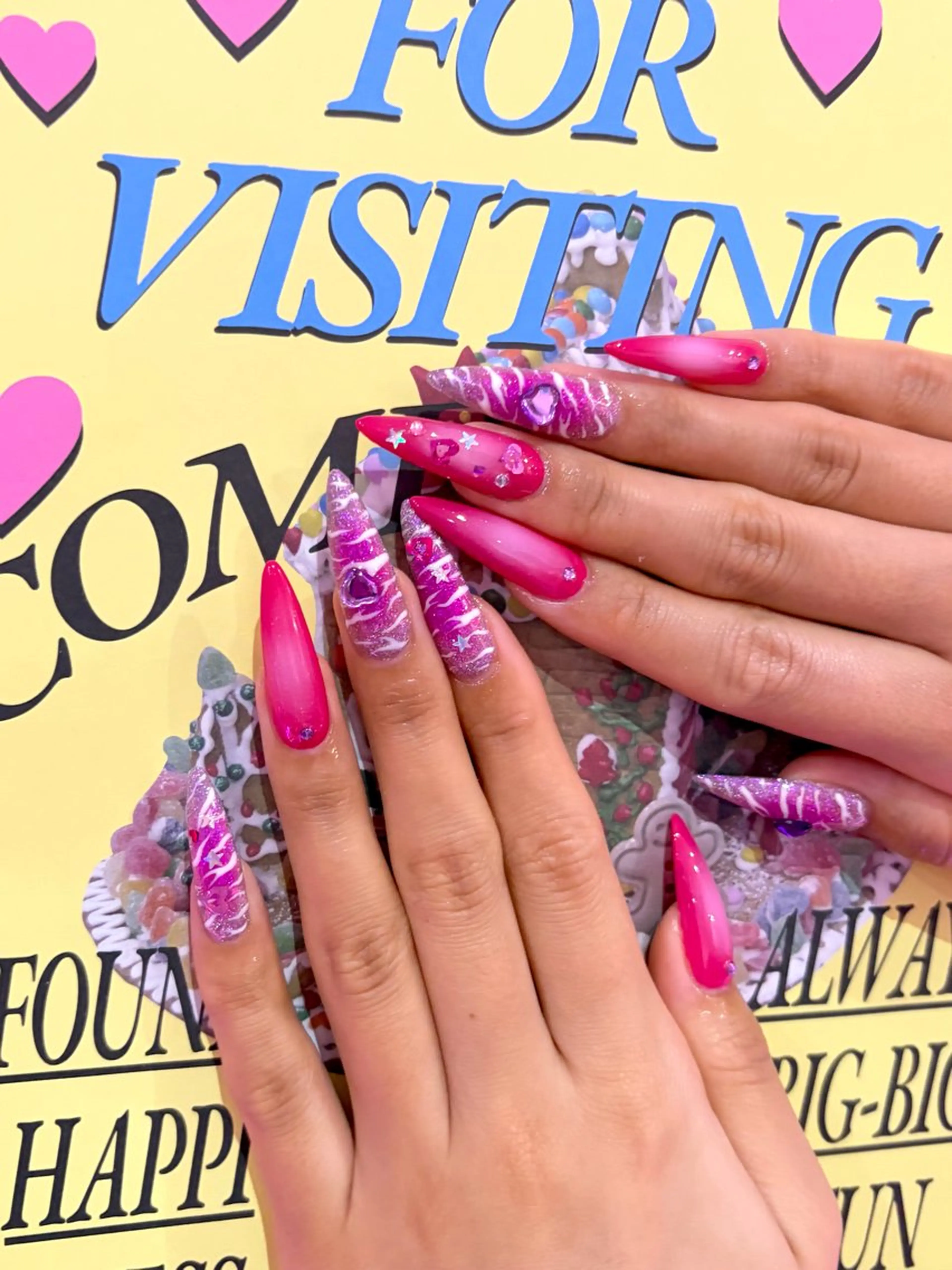 ネイル アニマル柄 フラッシュネイル ロングネイル ピンク ハンドネイル PINS16✴︎ 原宿ネイリストumiのネイルデザイン