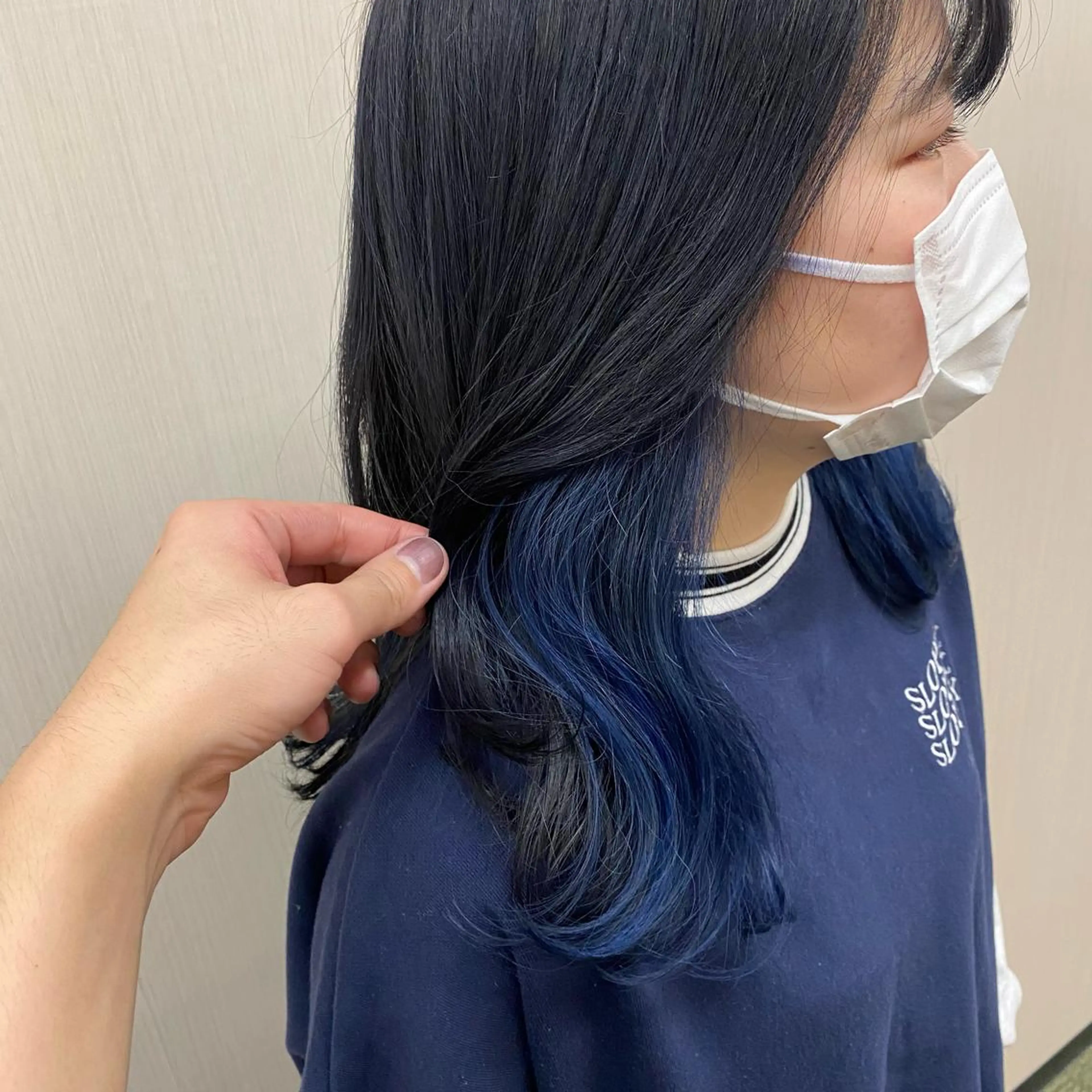 セミロング カラー ブルーカラー ヘアカラー あさだ しゅうたろうのヘアスタイル