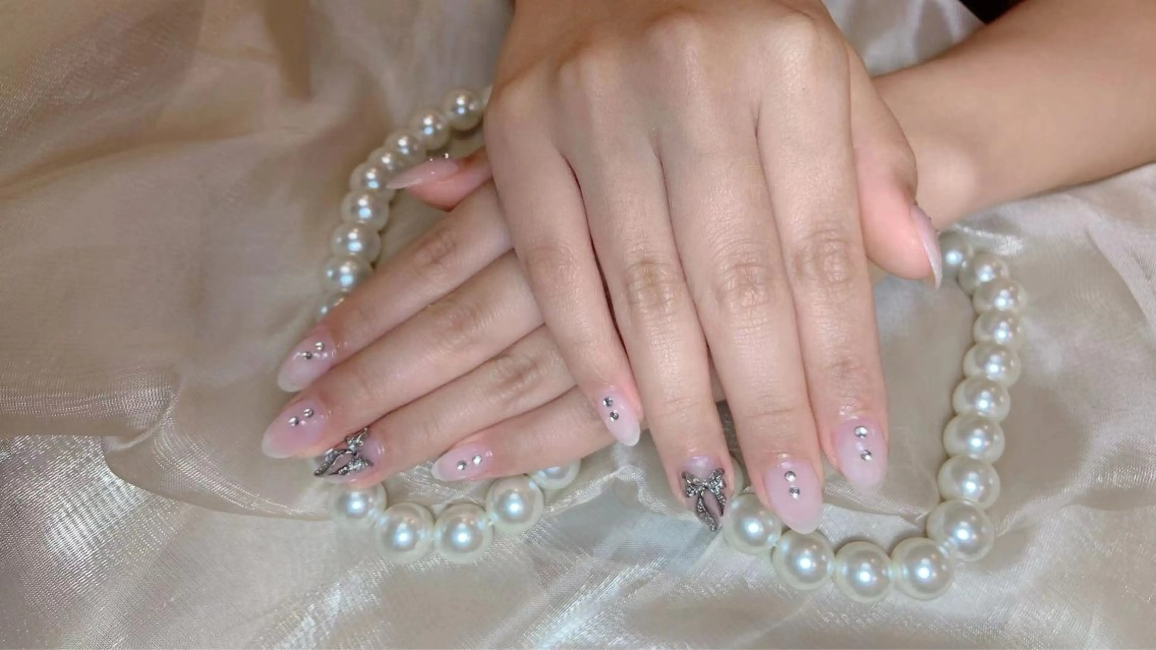 ネイル オーロラネイル 長さ出し フットネイル フレンチネイル ジェルネイル ハンドネイル 🌟桜beauty 🌟プロ ネイリストのネイルデザイン