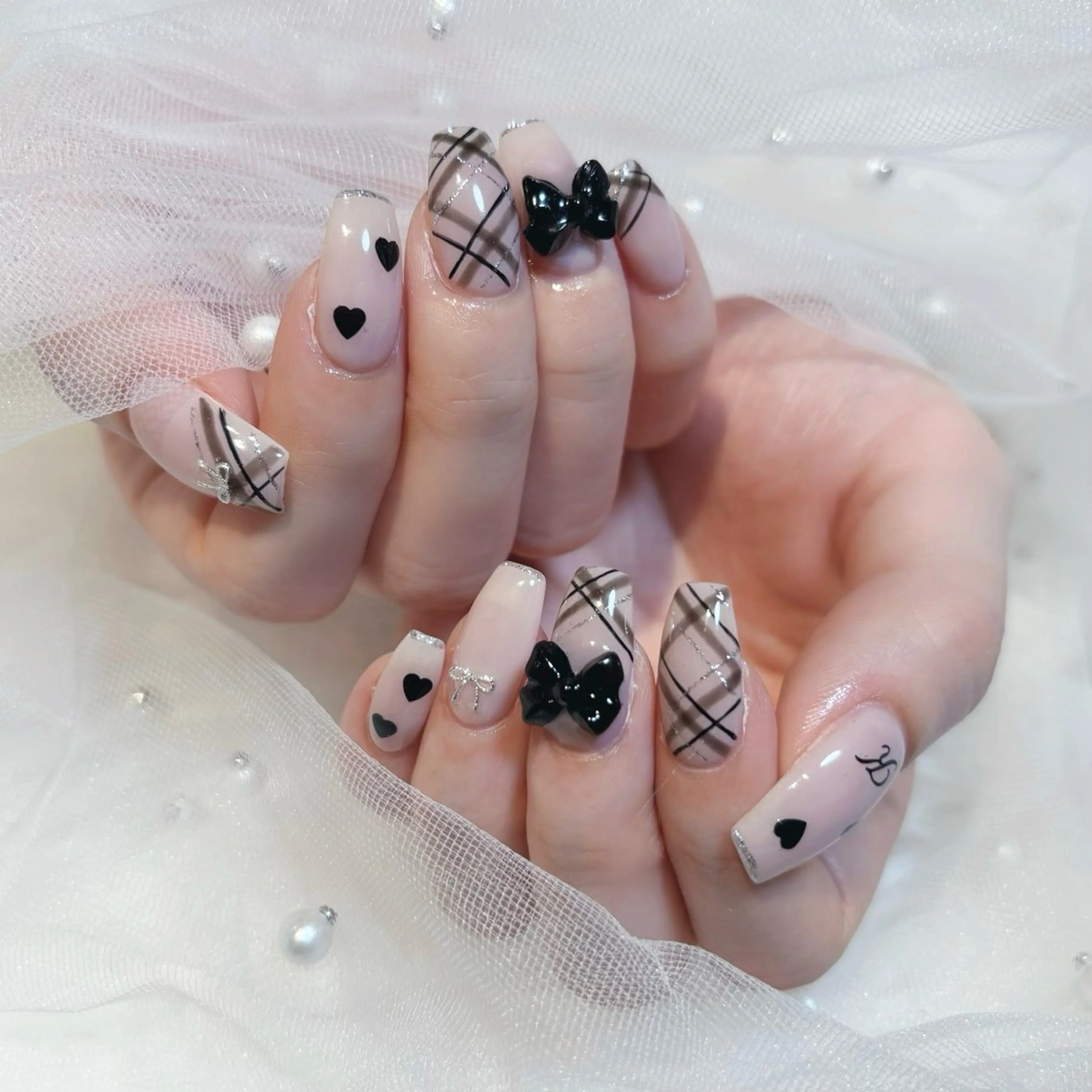 ネイル ハート キラキラネイル リボン 春ネイル ワンホンネイル ぷりゅねる 心斎橋のネイルデザイン