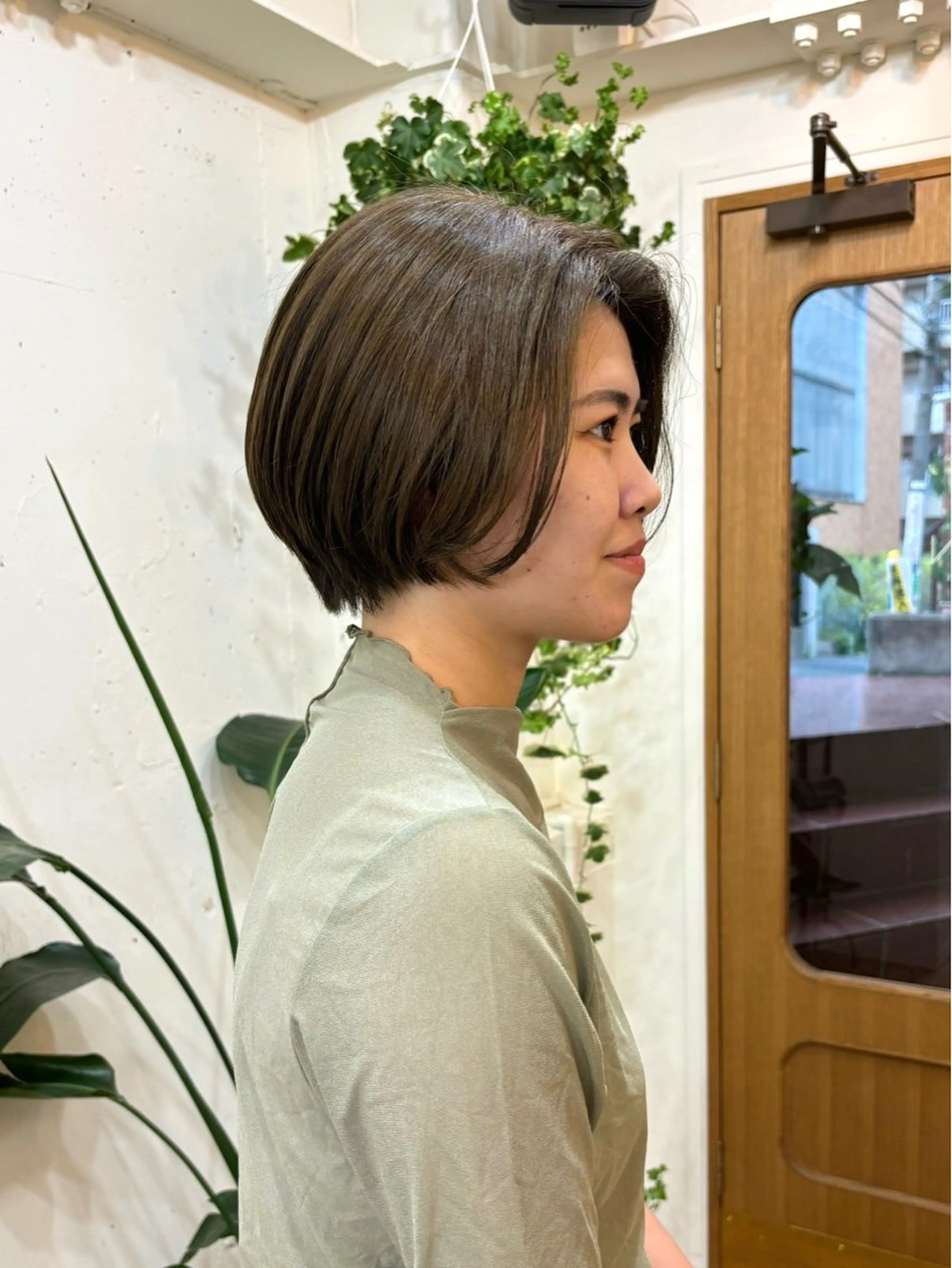 ショート カラー ベージュカラー ブリーチ 透明感カラー ブリーチなしカラー オリーブベージュ カット ヘアカラー トリートメント ayano🫧 《CIEN》のヘアスタイル