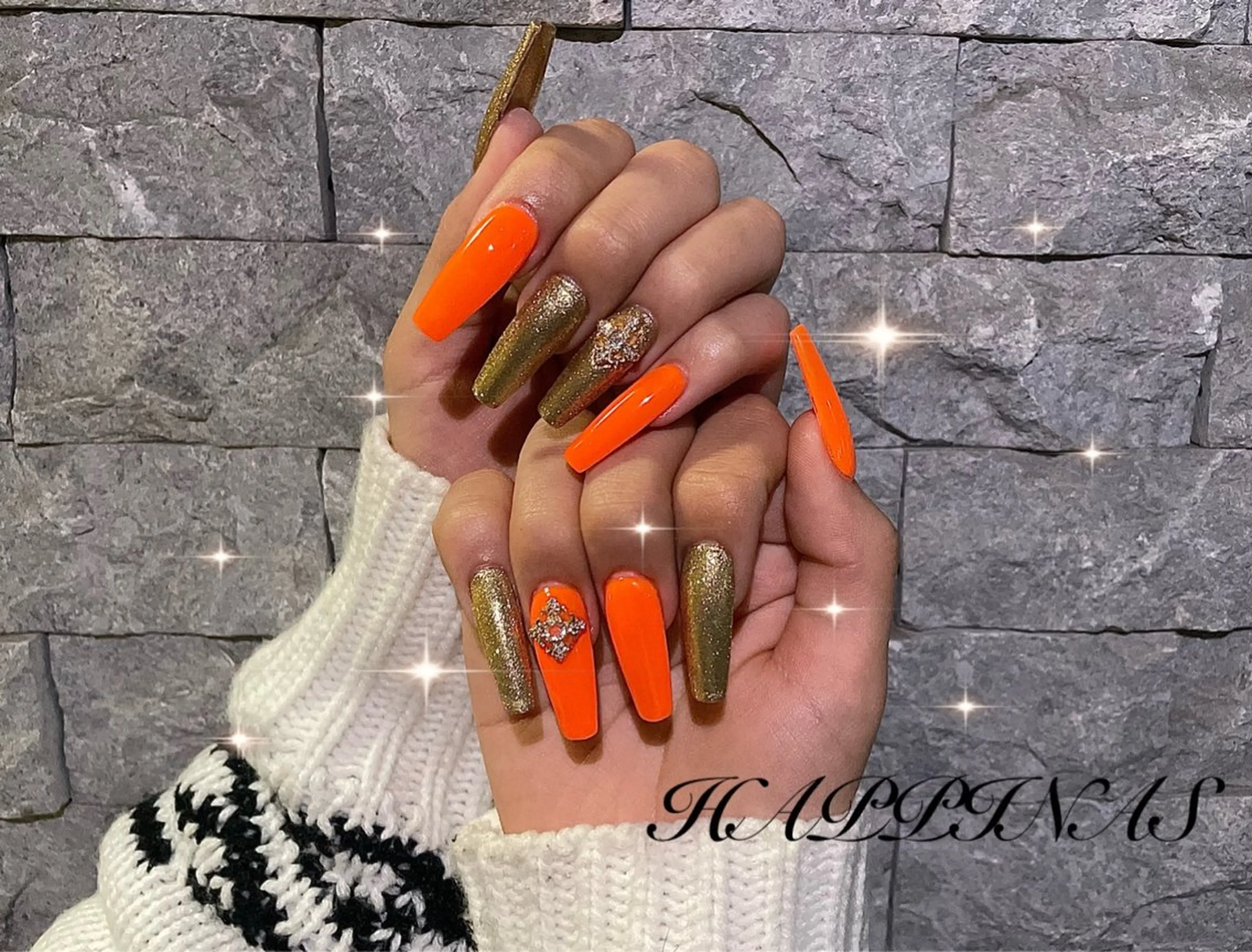 ネイル ゴールド キラキラネイル ロングネイル ワンカラーネイル オレンジ ハンドネイル HAPPINAS Jrネイリスト💅のネイルデザイン