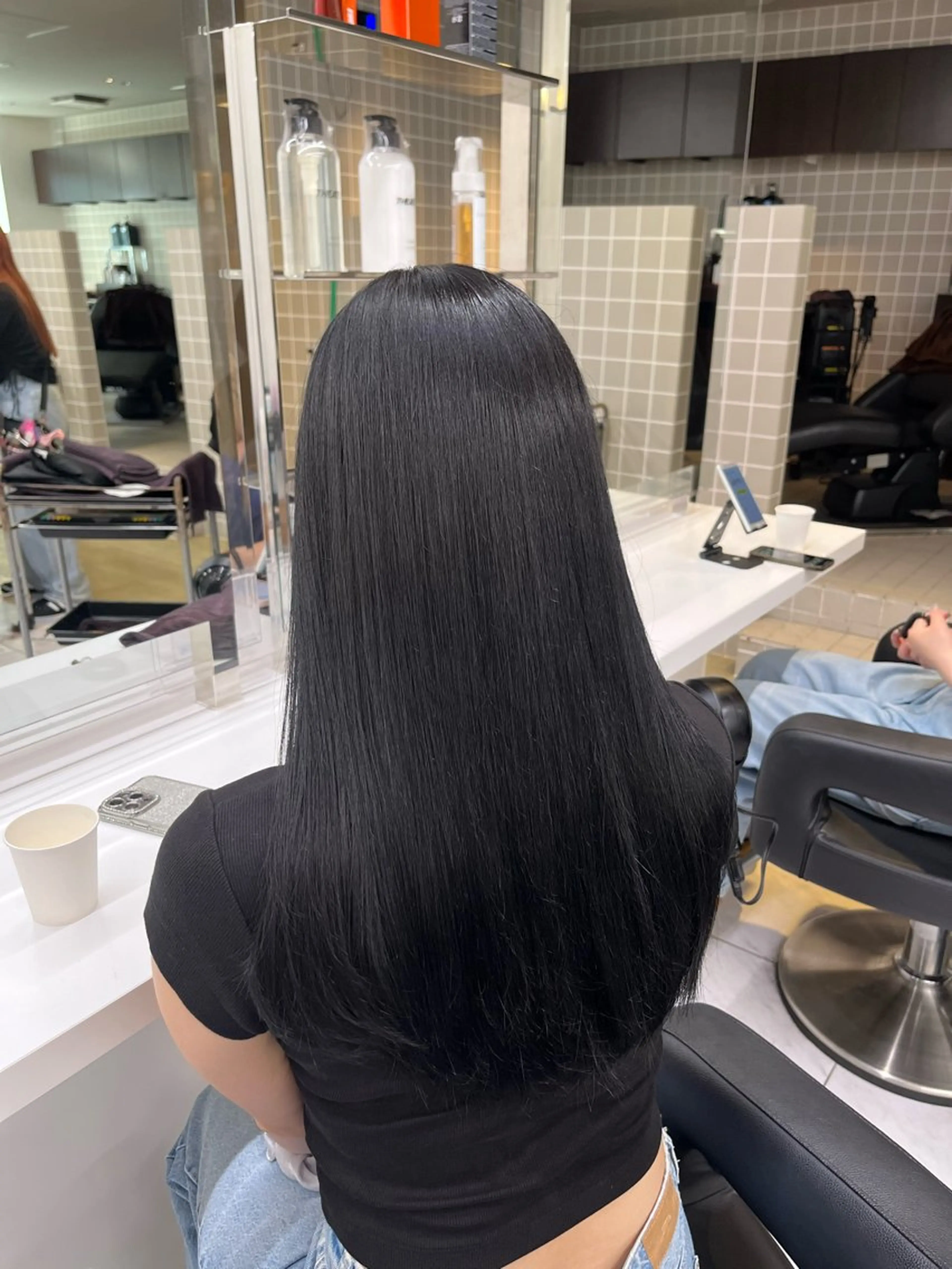セミロング 寒色＆ブリーチ特化 寒色MiOのヘアスタイル