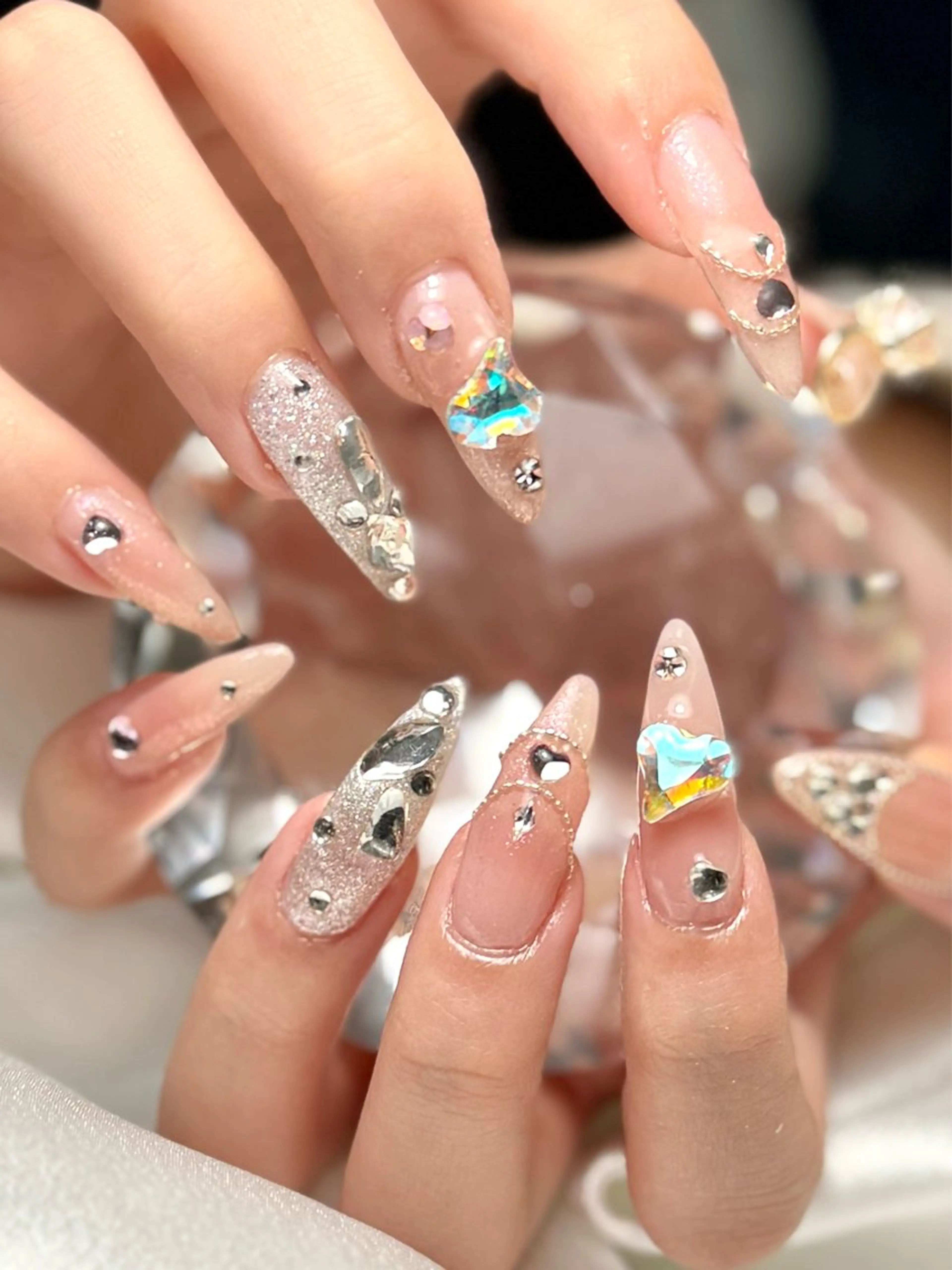 ネイル ハンドネイル ルシイ🎀新宿長さ 出しパーツ専門店のネイルデザイン