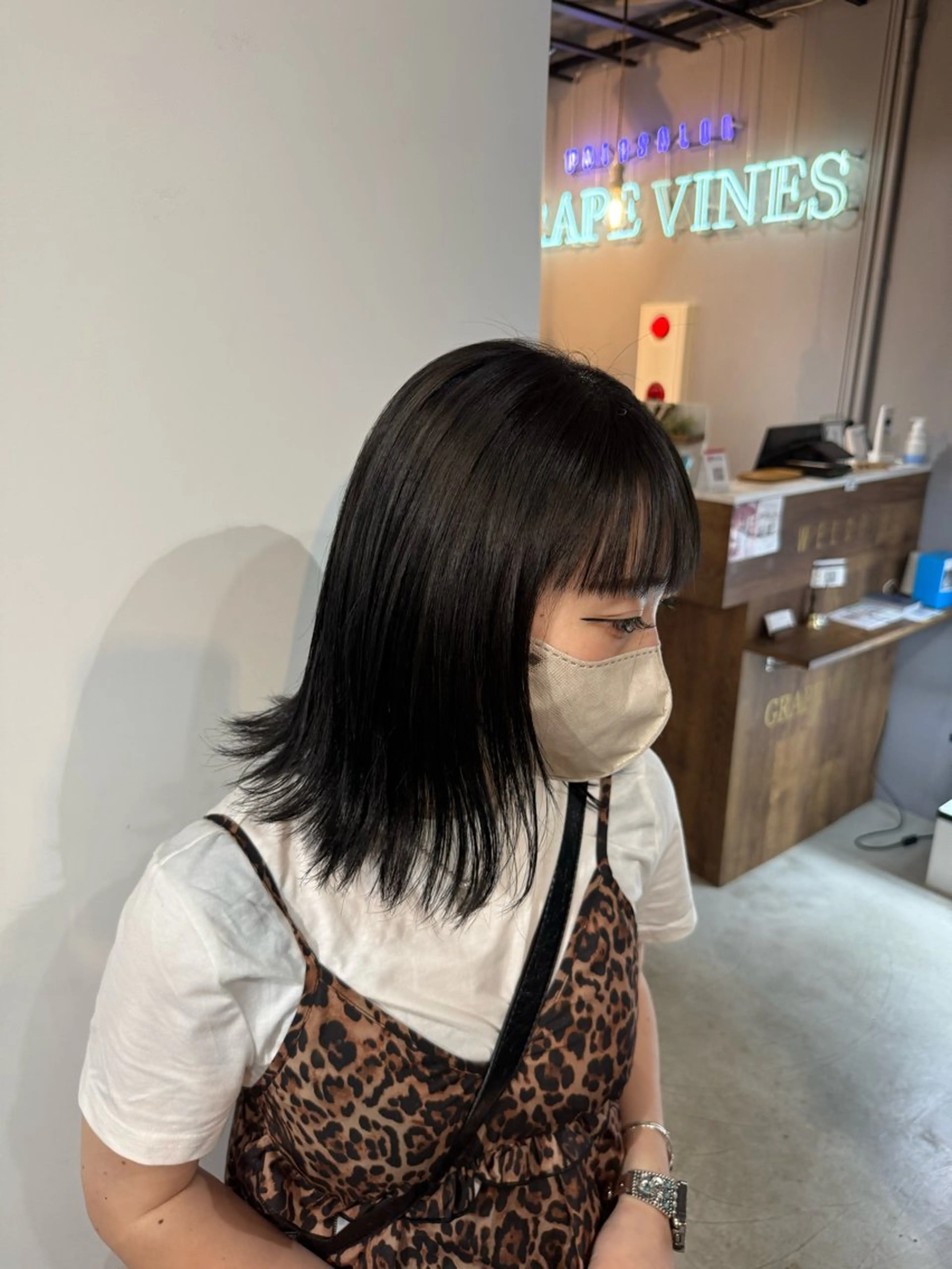 カラー ブリーチ シルバー 篠田 舞のヘアスタイル