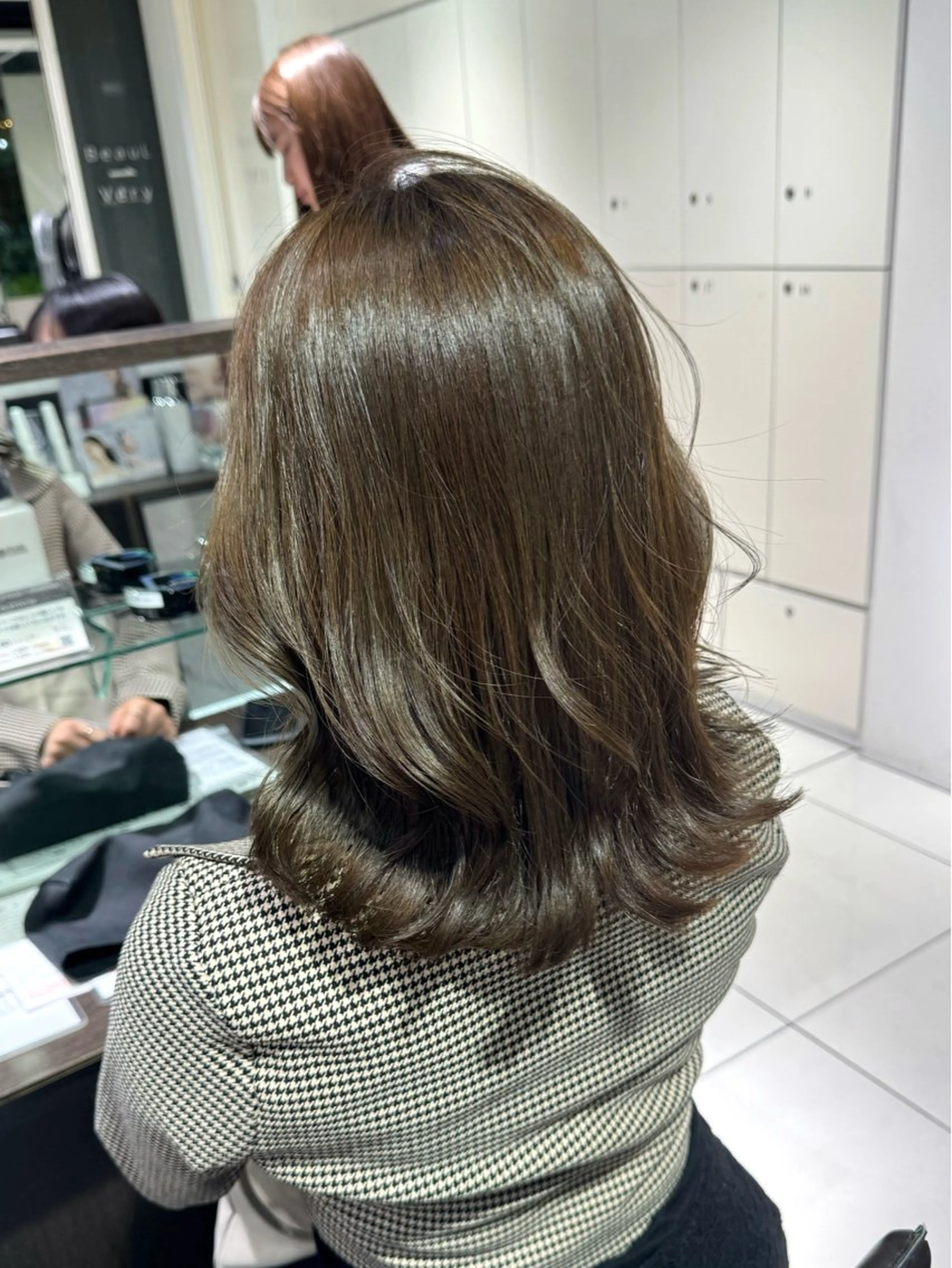 ミディアム 髪質改善 トリートメント ☘️中明度カラー/ 縮毛矯正ナミ☘️のヘアスタイル