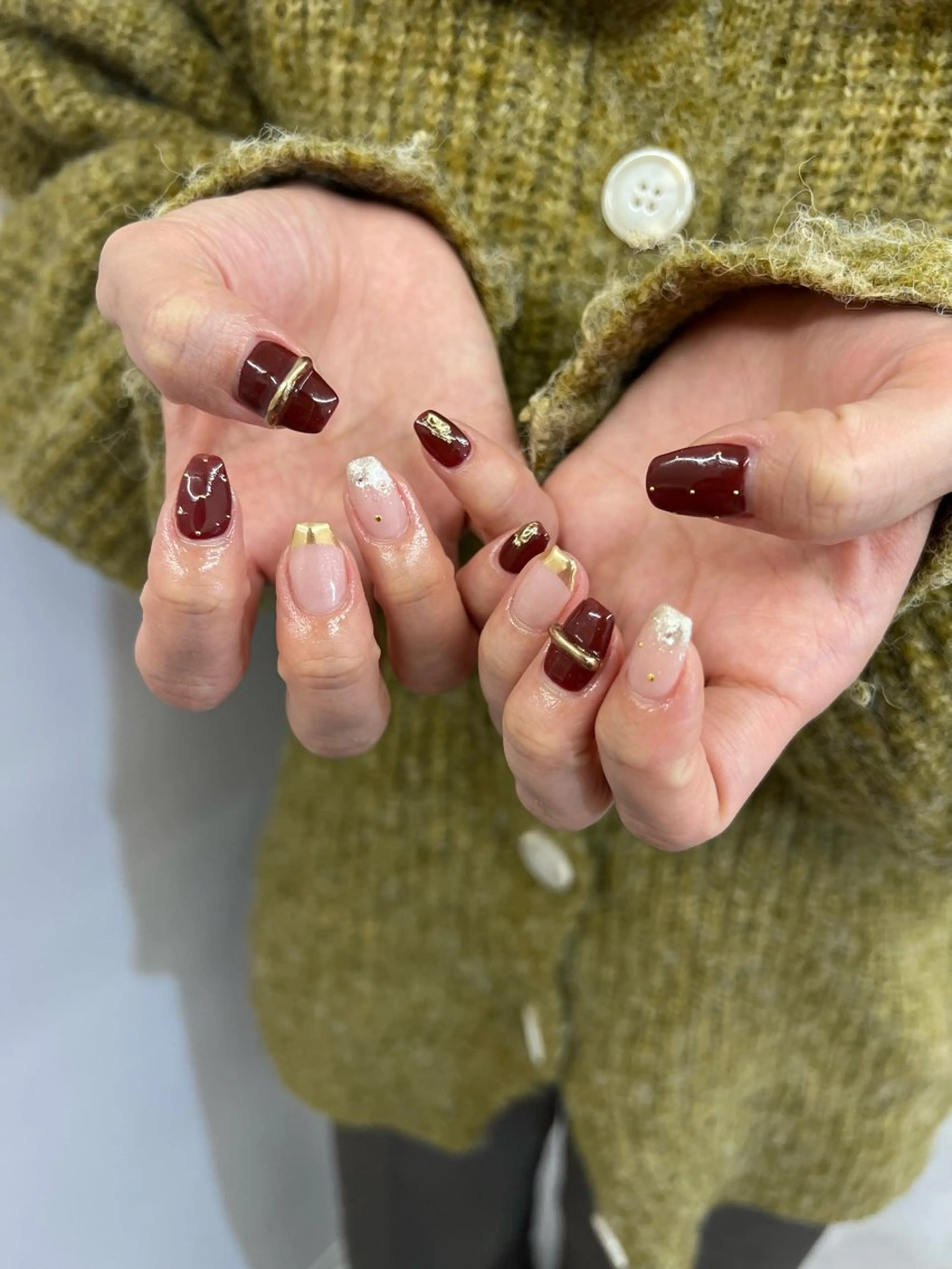 ネイル ボルドー フレンチネイル ジェルネイル ゴールド マグネットネイル ハンドネイル ハンドケア Bana_ Nailのネイルデザイン