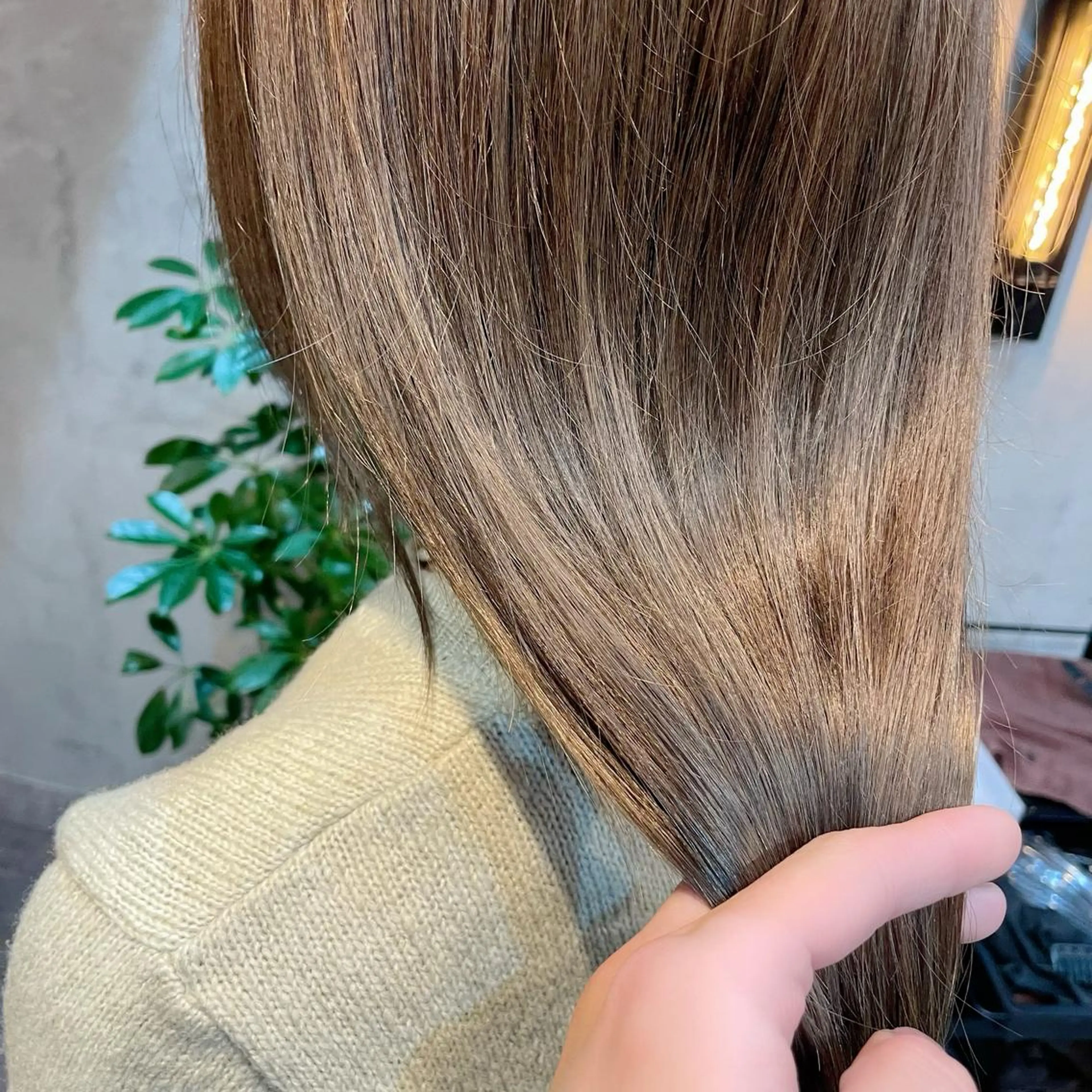 セミロング カラー ヘアカラー トリートメント 顔周りカット× 髪質改善【リョウ】のヘアスタイル