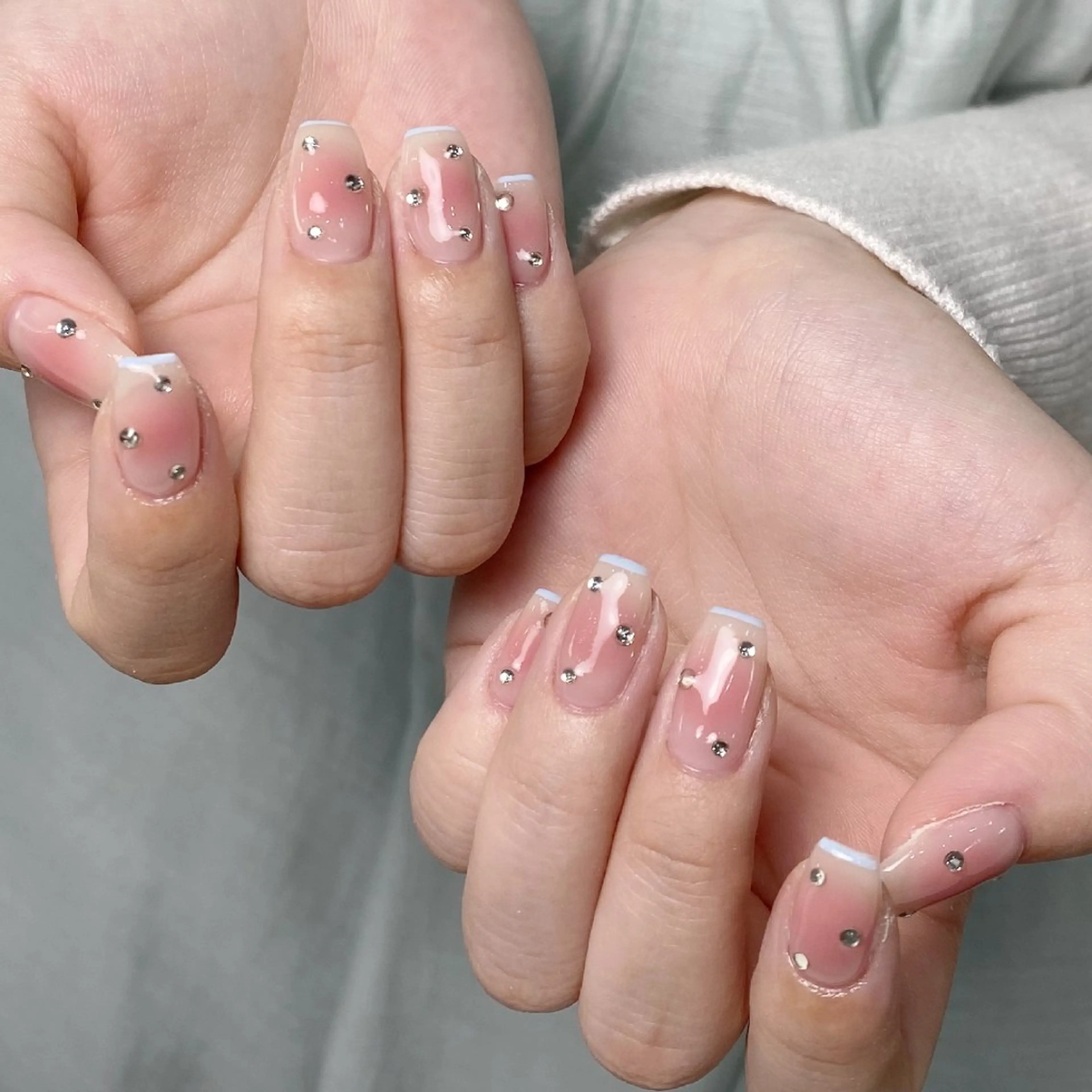 ネイル チークネイル フレンチネイル ジェルネイル ガーリー キラキラネイル ハンドネイル UM Nail Salonのネイルデザイン