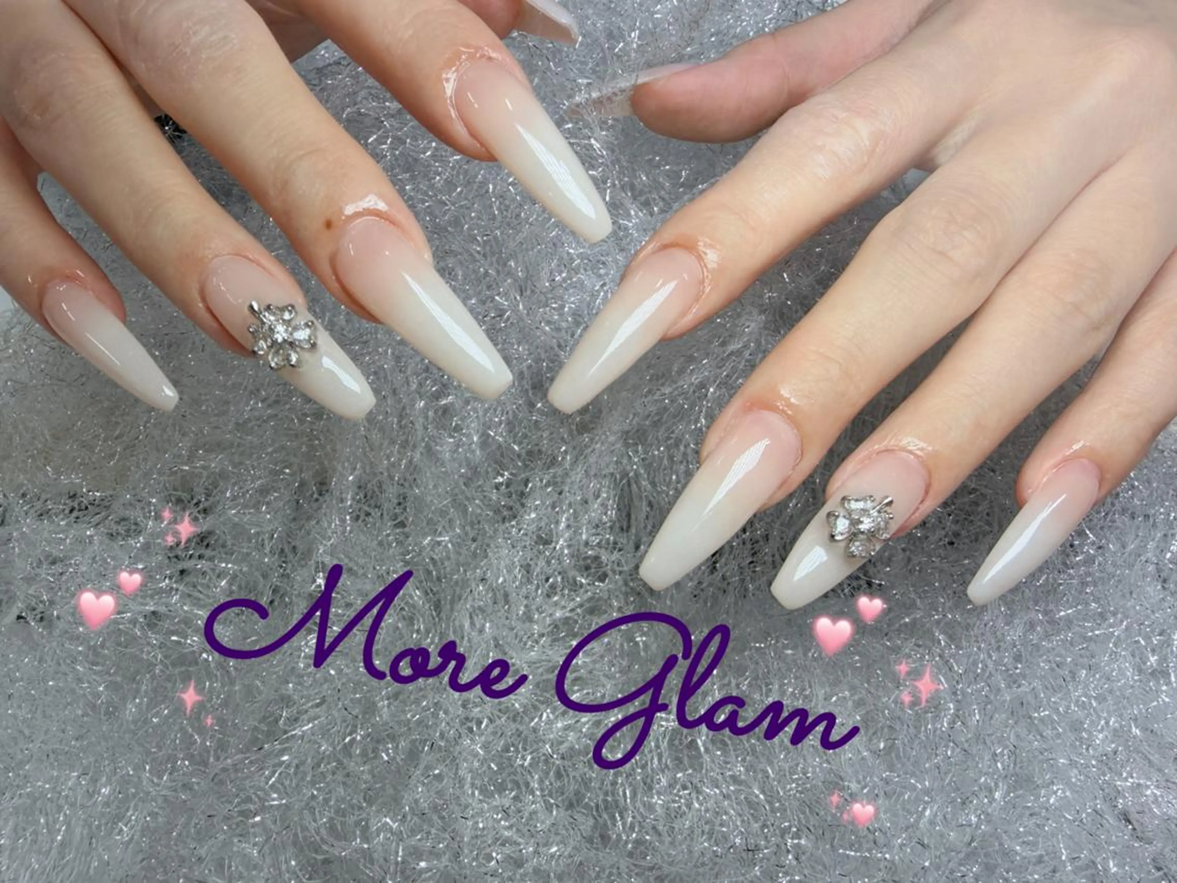 ネイル 長さ出し フットネイル フレンチネイル ジェルネイル ガラスフレンチ MoreGlam Nailsのネイルデザイン