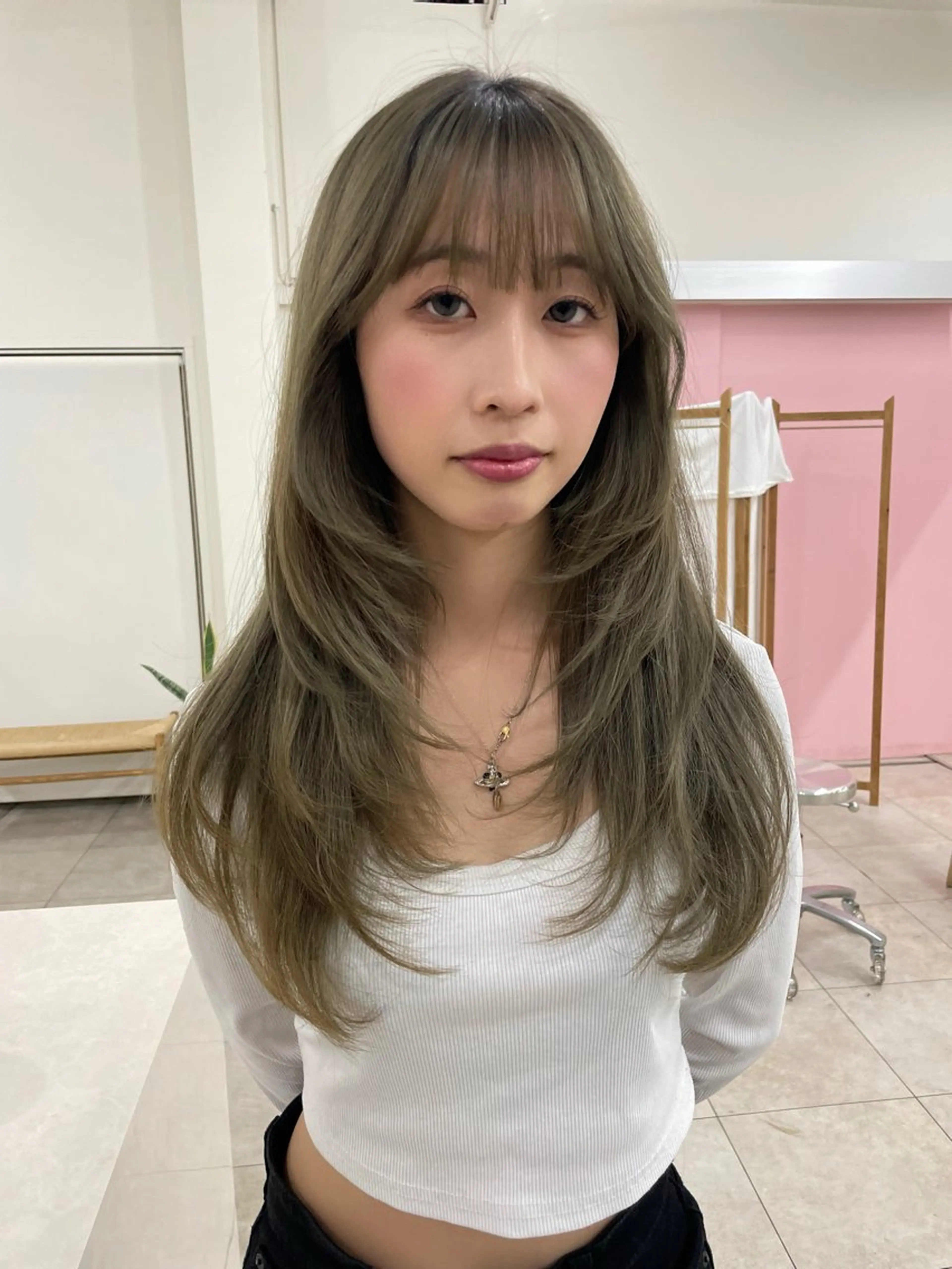 ロング 相澤 陽菜のヘアスタイル