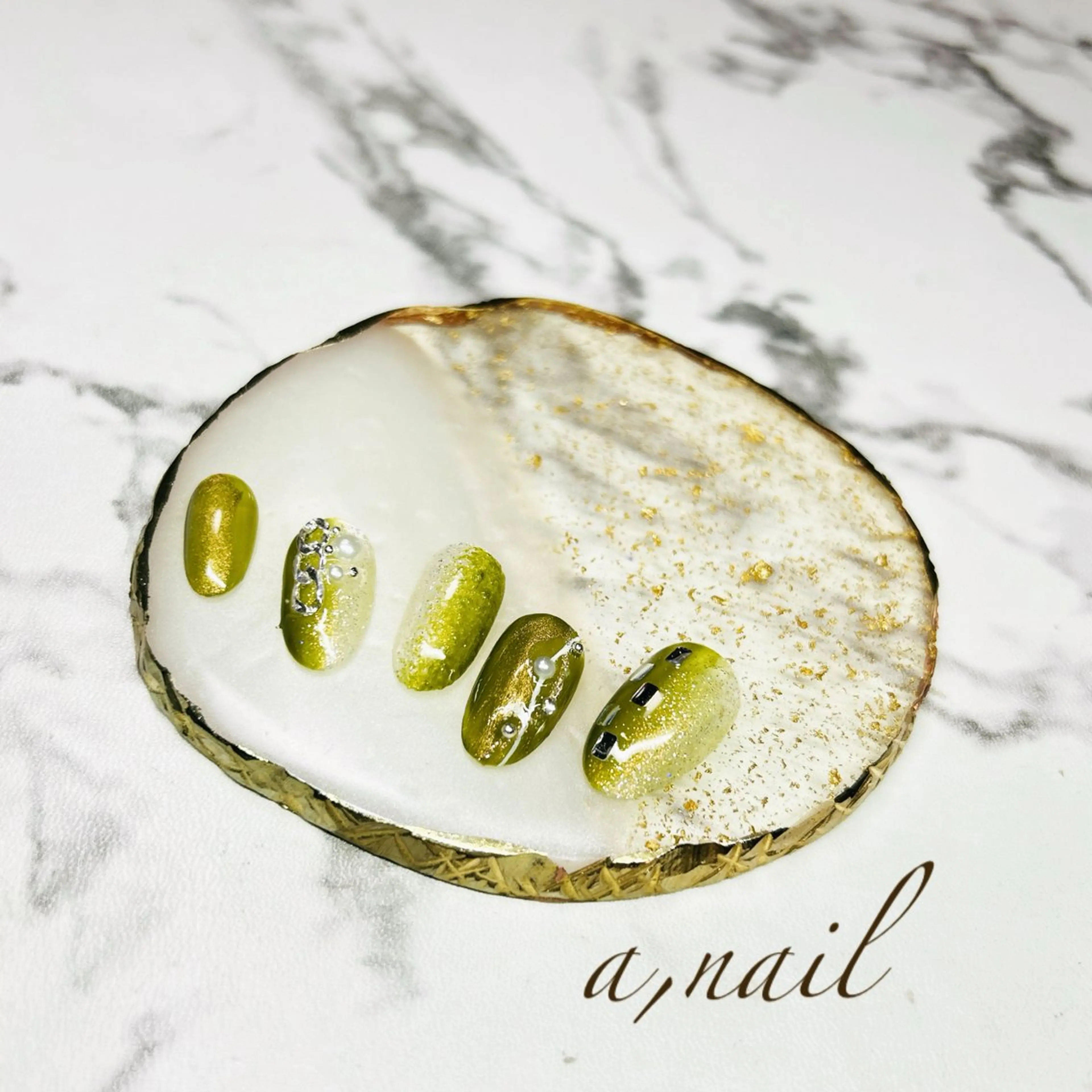 ネイル グラデーション キラキラネイル リボン ハンドネイル ネイルサロン エーネイルのネイルデザイン