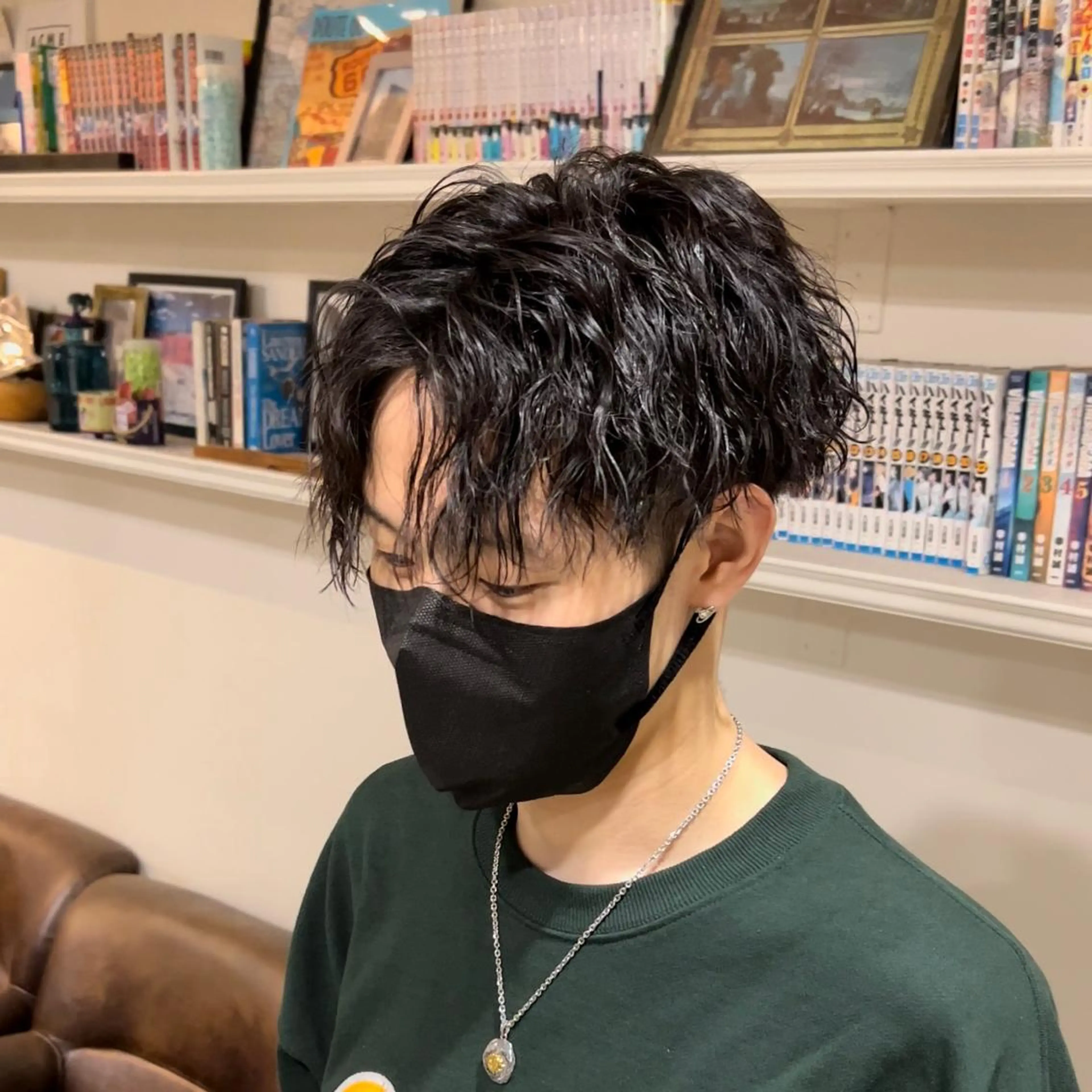 パーマ メンズ センターパート カット パーマ トリートメント ヘッドスパ ヘアセット オカベ ショウマのヘアスタイル