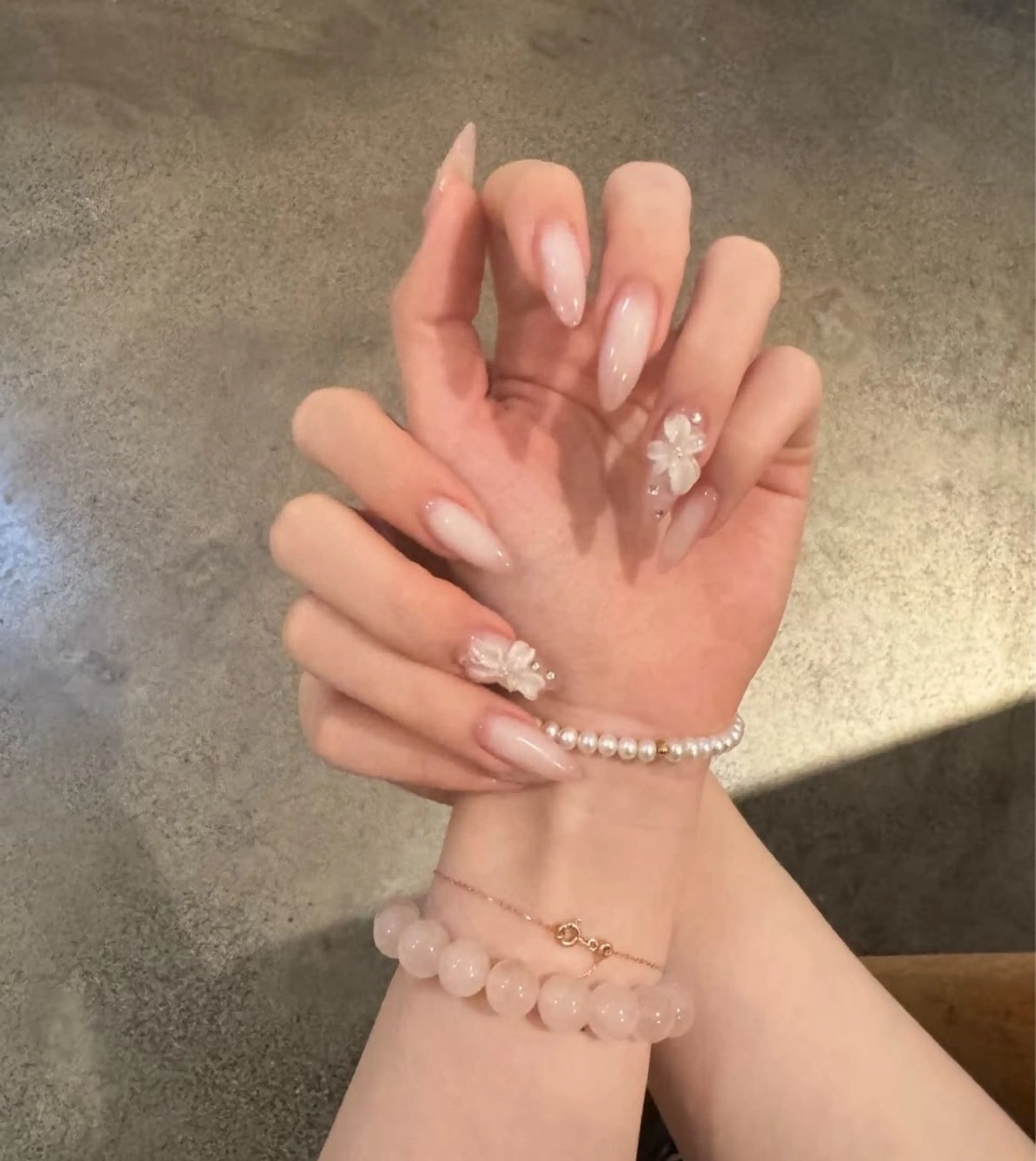 カラー グラデーションカラー ピンクカラー ハンドネイル AIN Nailのネイルデザイン
