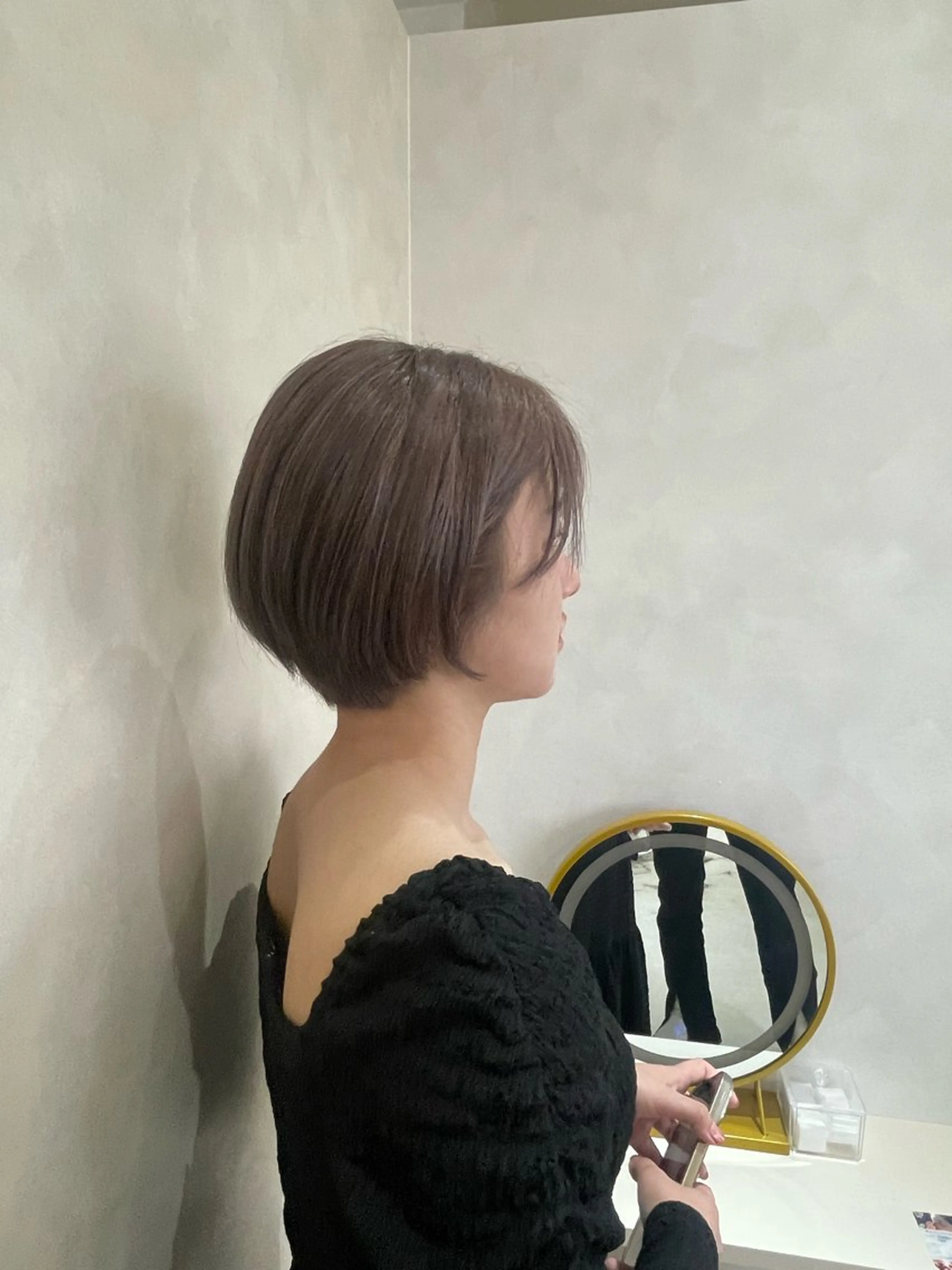 ショート カラー ベージュカラー ブリーチ ショートヘア ヘアカラー トリートメント れな/Zina博多 トレンド/顔周りのヘアスタイル