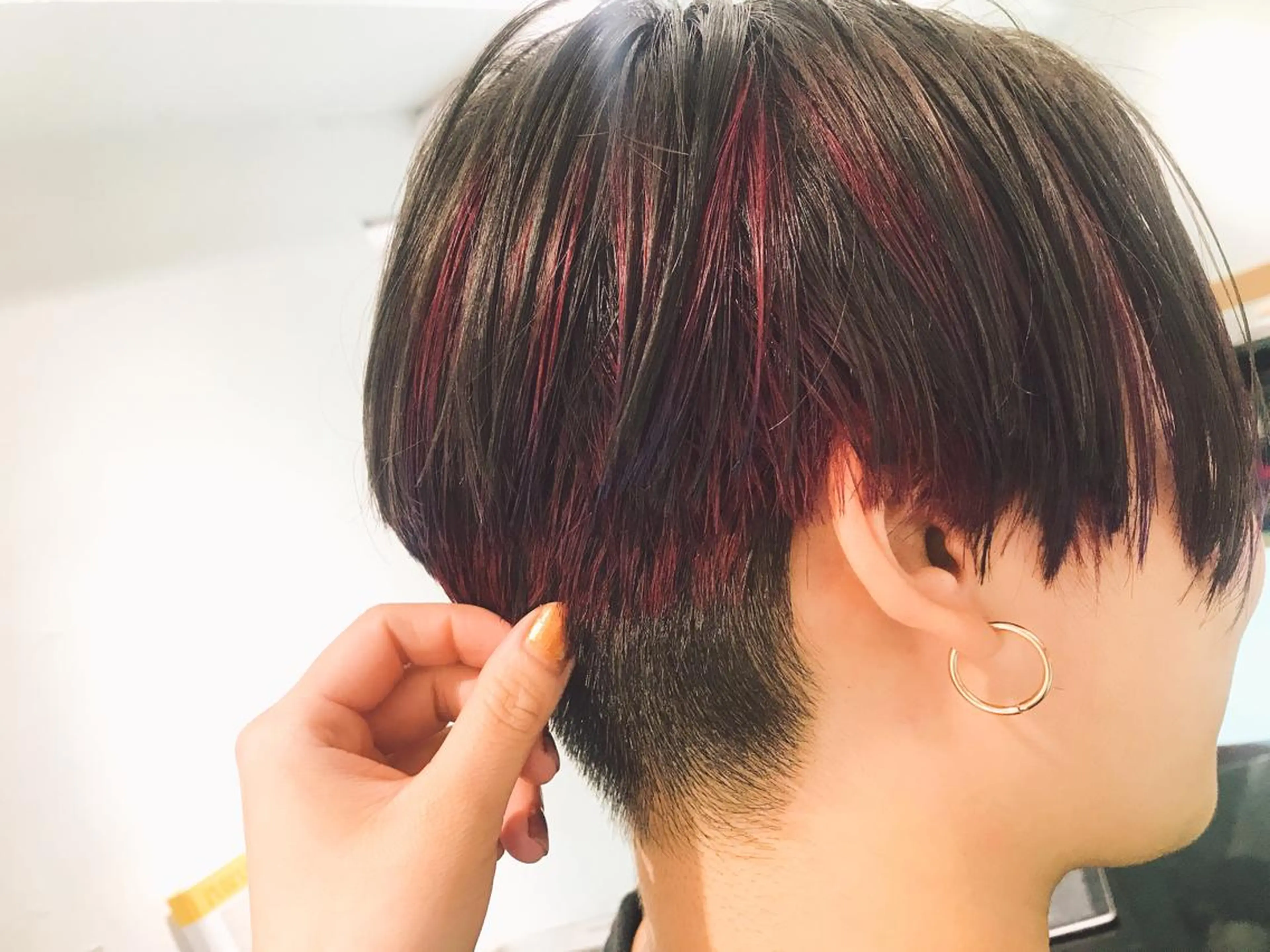 カラー デザインカラー pole/apartment所属・💓パーマ，💗 レイヤーカットのヘアスタイル