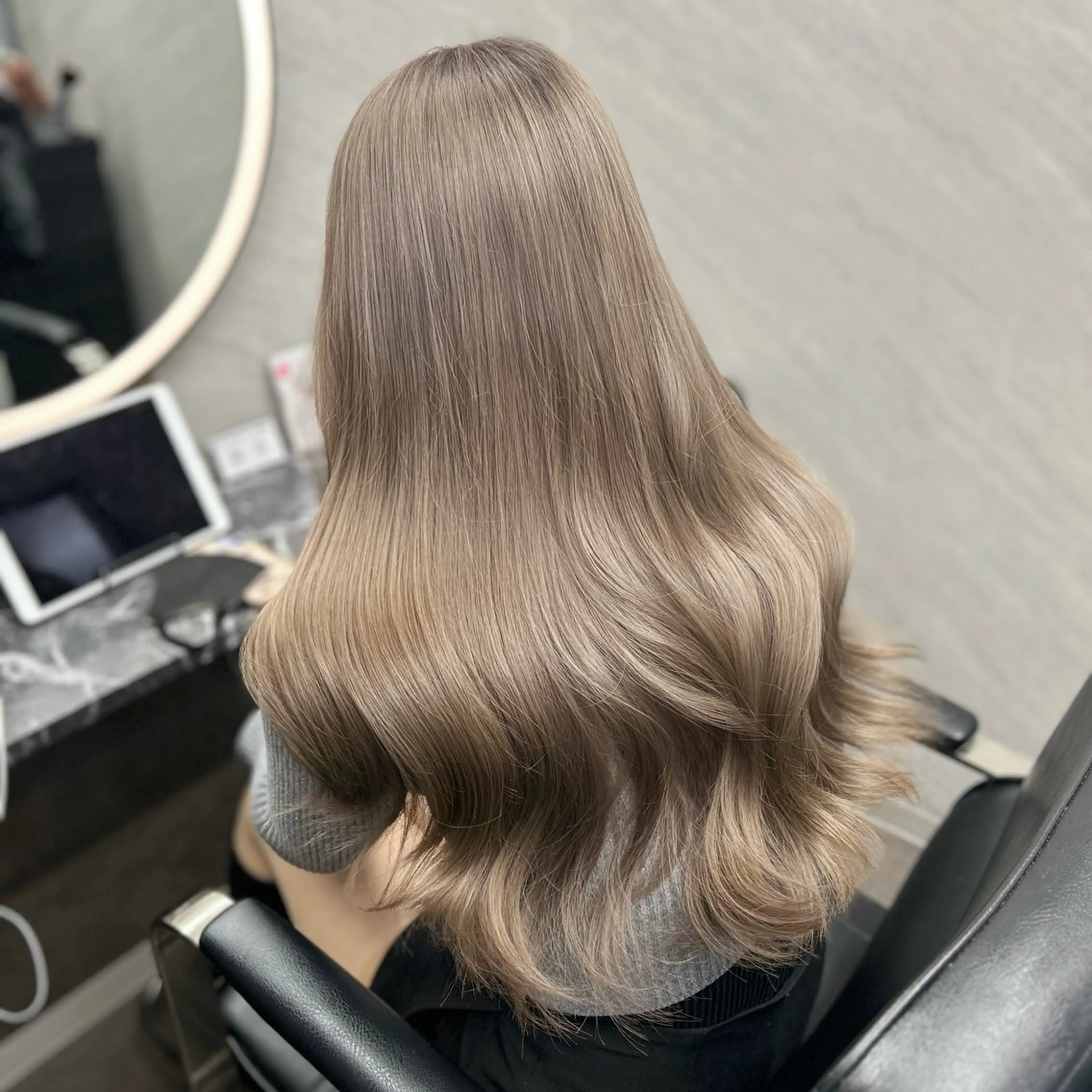 ロング カラー ブリーチ 透明感カラー グレージュ 外国人風カラー カット ヘアカラー トリートメント 🌸MAYU🌸 ハイトーン➕レイヤーのヘアスタイル