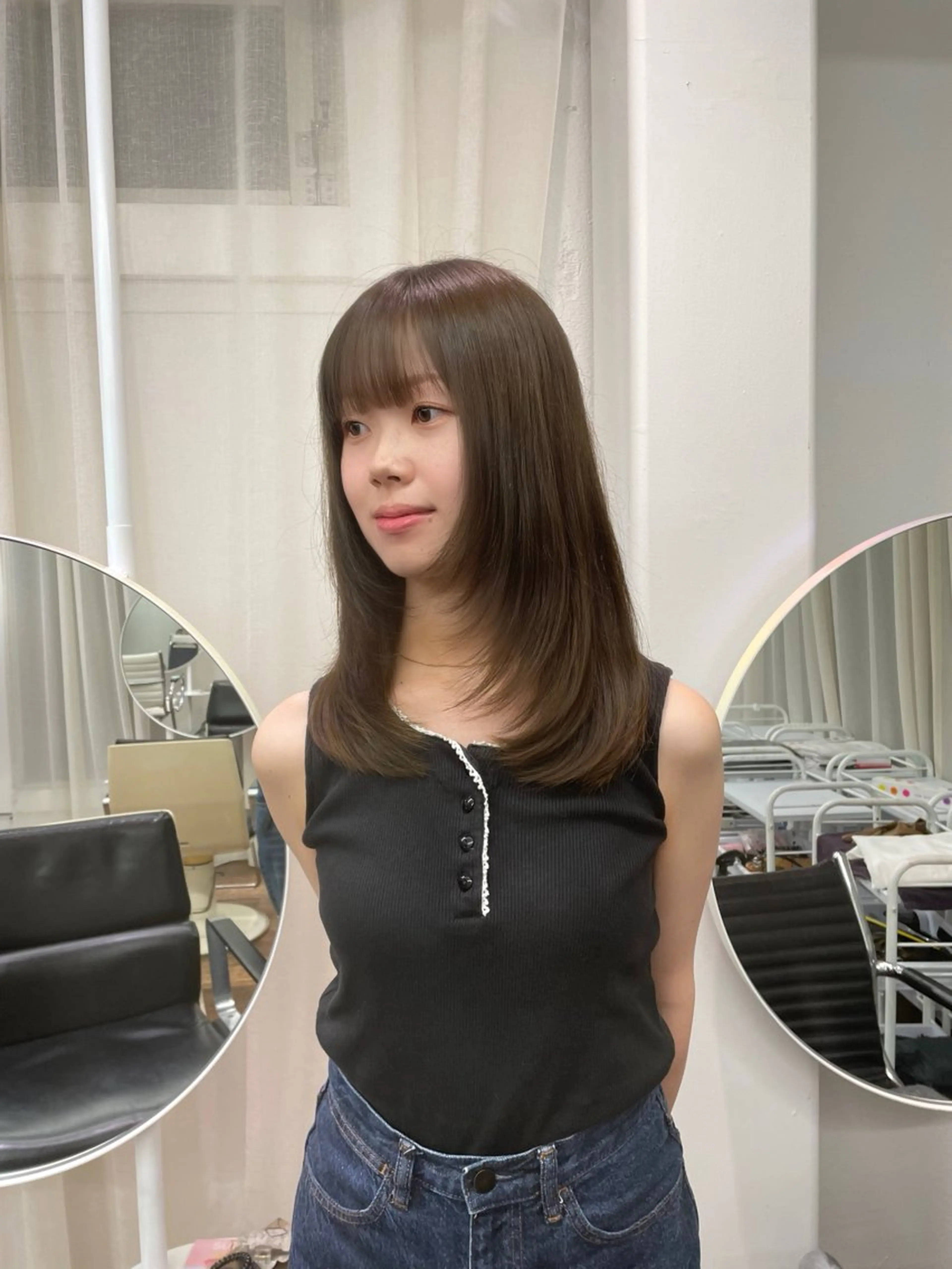 ミディアム カラー ベージュカラー オリーブベージュ 顔まわりレイヤー レイヤーカット カット ヘアカラー トリートメント レイヤーカット🎀 kanaのヘアスタイル