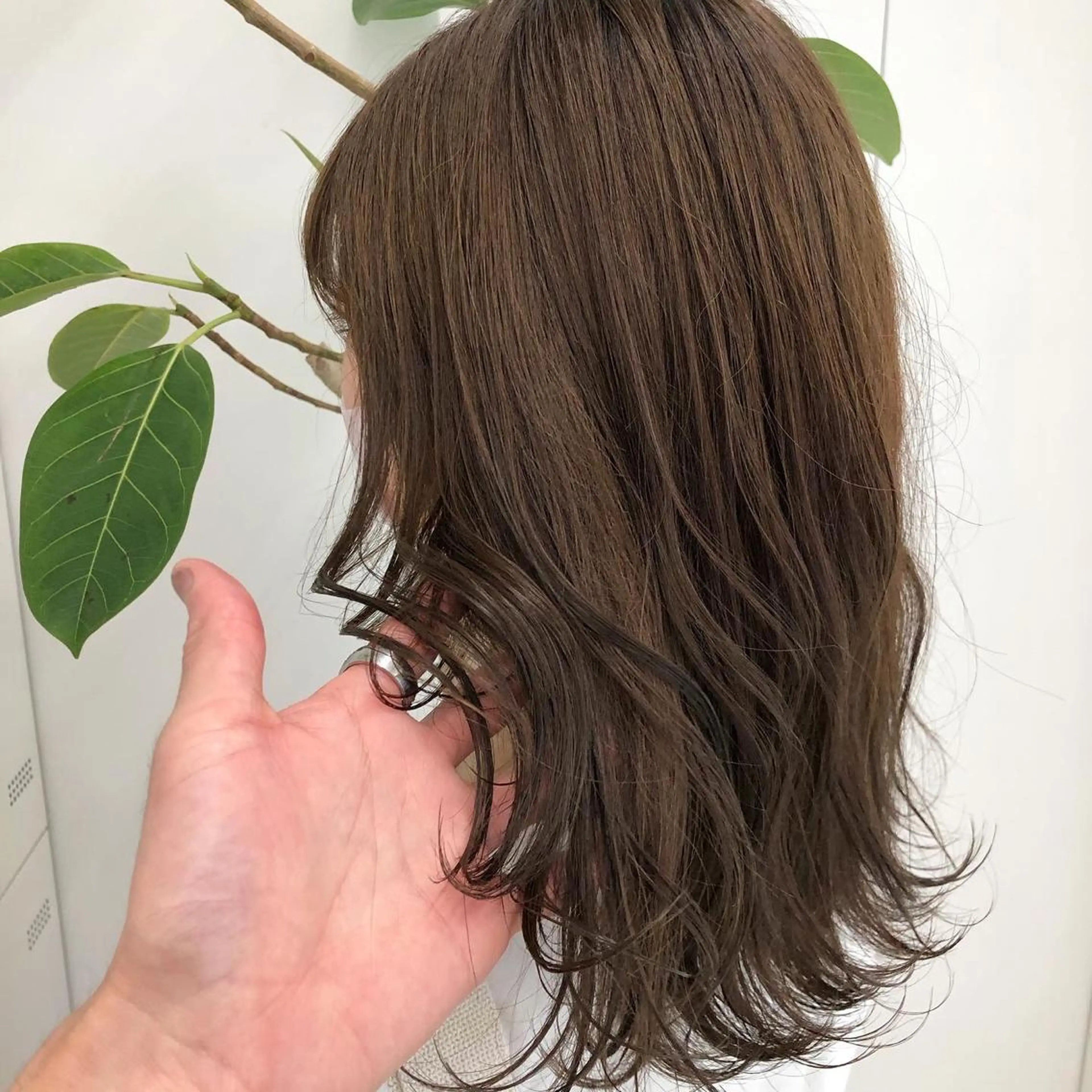 ミディアム レイヤーカット 透明感カラーのヘアスタイル