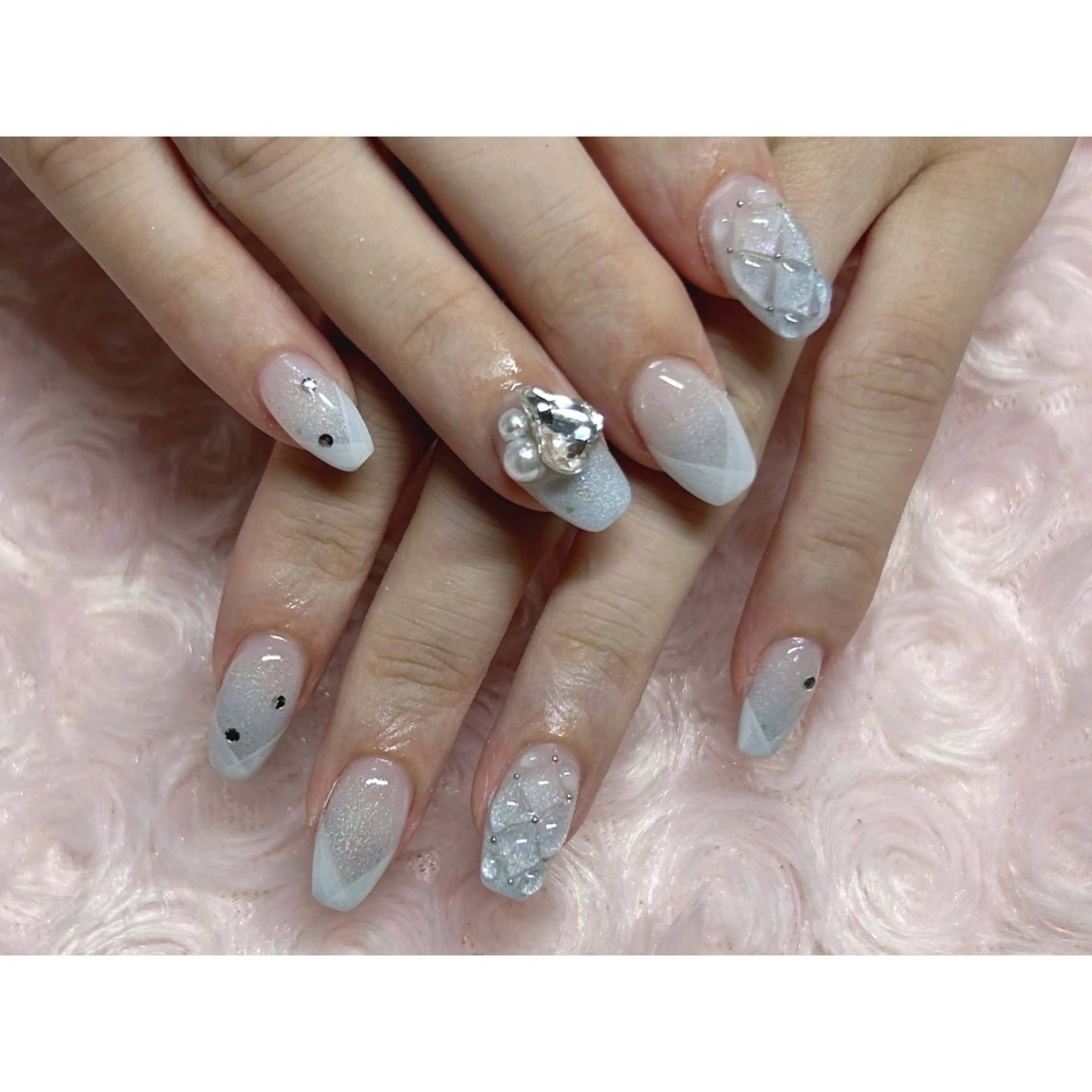ネイル ストーンネイル ハンドネイル 横浜駅東口 🐬🫧 ｵｰﾀのネイルデザイン