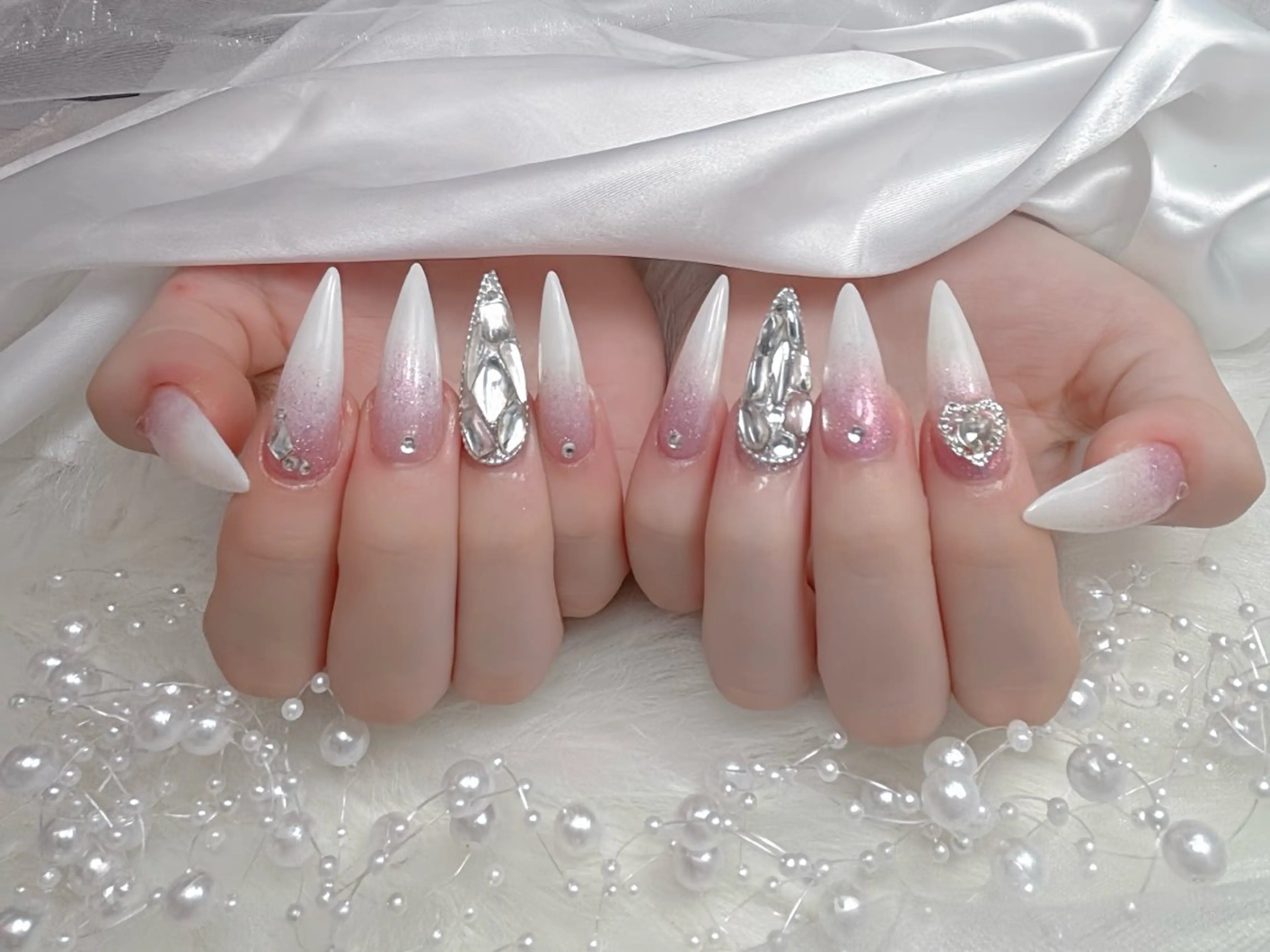 ネイル オーロラネイル チークネイル 桜ネイル クリアネイル ドット ハンドネイル Rin Nail 新大久保店のネイルデザイン