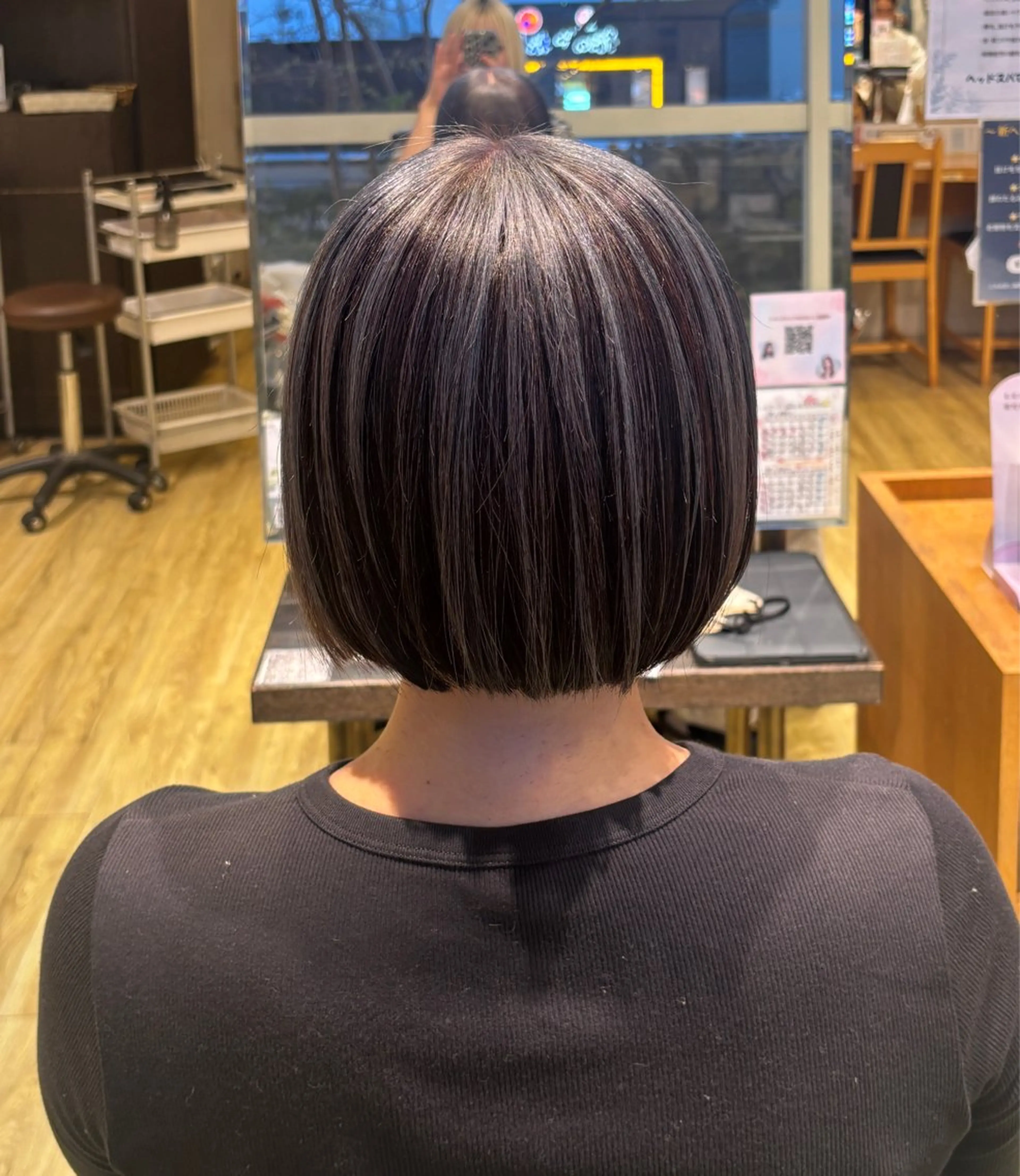 ショート カラー アッシュ ブリーチ ボブ くせ毛 縮毛矯正 青森美容室zip 肴倉  なづなのヘアスタイル