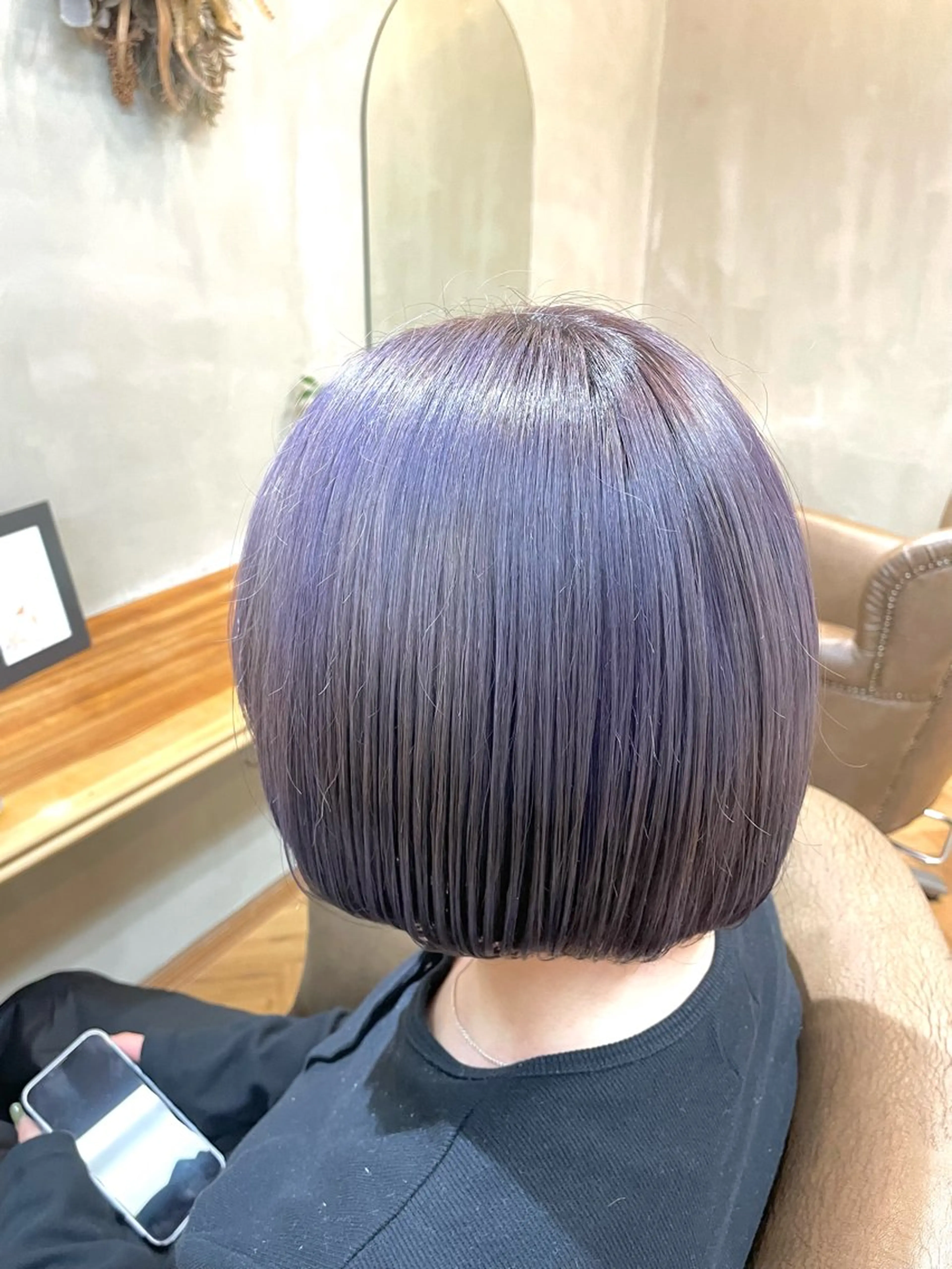 ショート カラー ブリーチ ブロンド ラベンダーカラー 慎太朗/パーマ/ボブ /センターパートのヘアスタイル