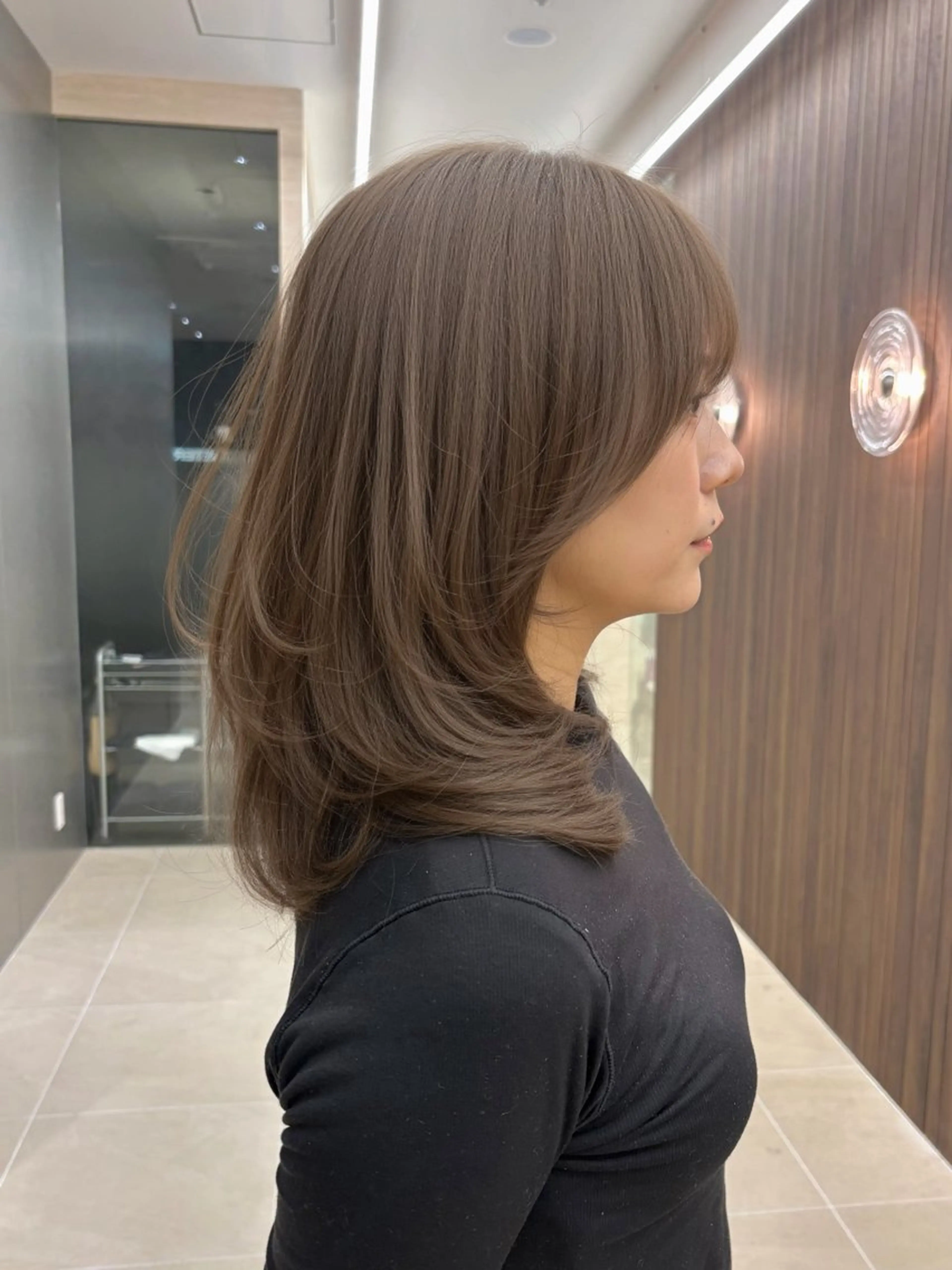 ミディアム カラー ベージュカラー 透明感カラー グレージュ レイヤーカット 小顔カット ヘアカラー タッセルボブ/韓国 レイヤー/髪質改善のヘアスタイル