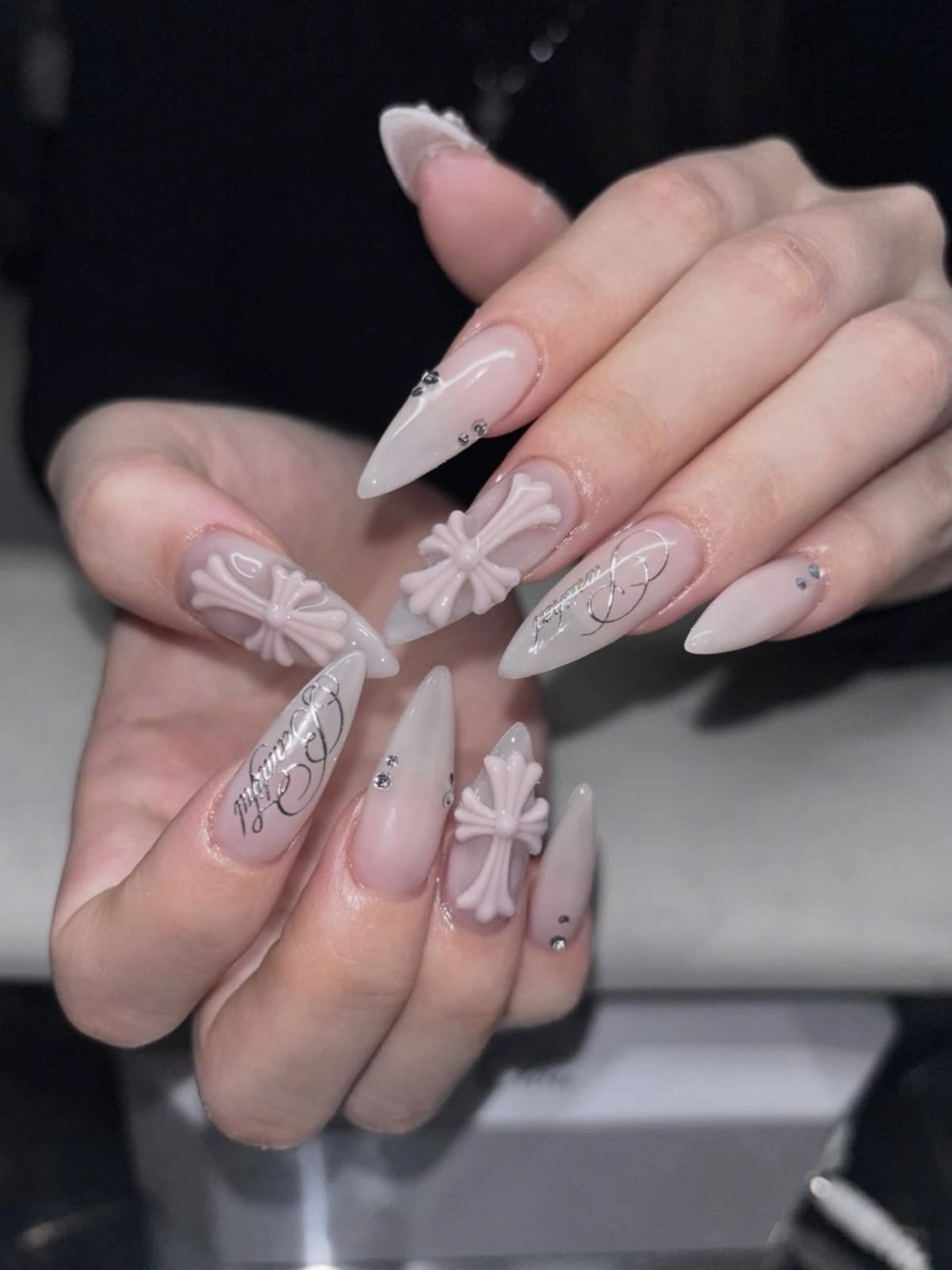 ネイル チークネイル 桜ネイル ドット フレンチネイル グラデーション ハンドネイル ハンドケア Nihonthy Nail 新宿のネイルデザイン