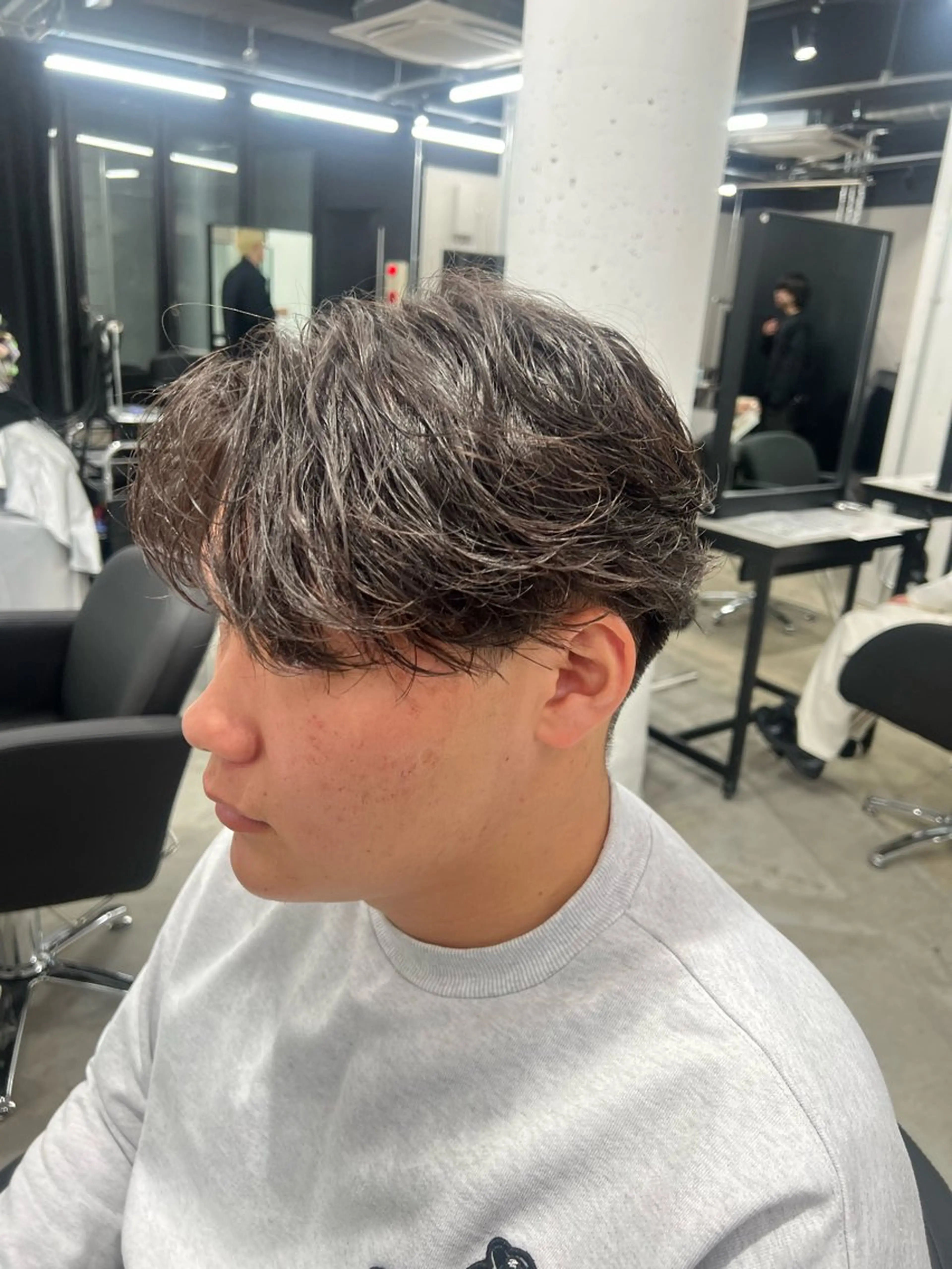 ショート パーマ メンズ フェザーパーマ メンズパーマ 湖城 恵吾のヘアスタイル