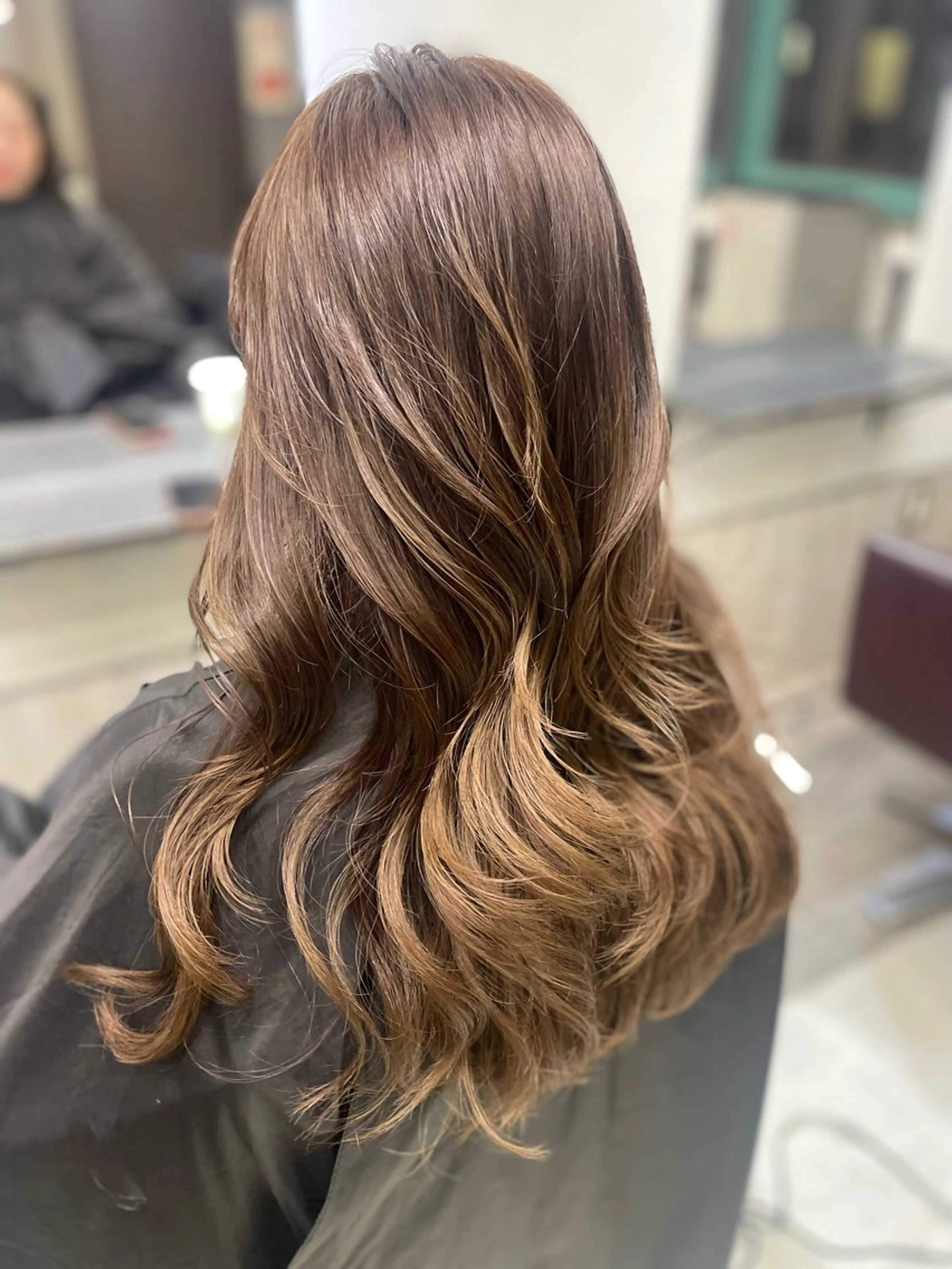 ロング カラー グレージュ レイヤーカット AIRI layer cut hairのヘアスタイル
