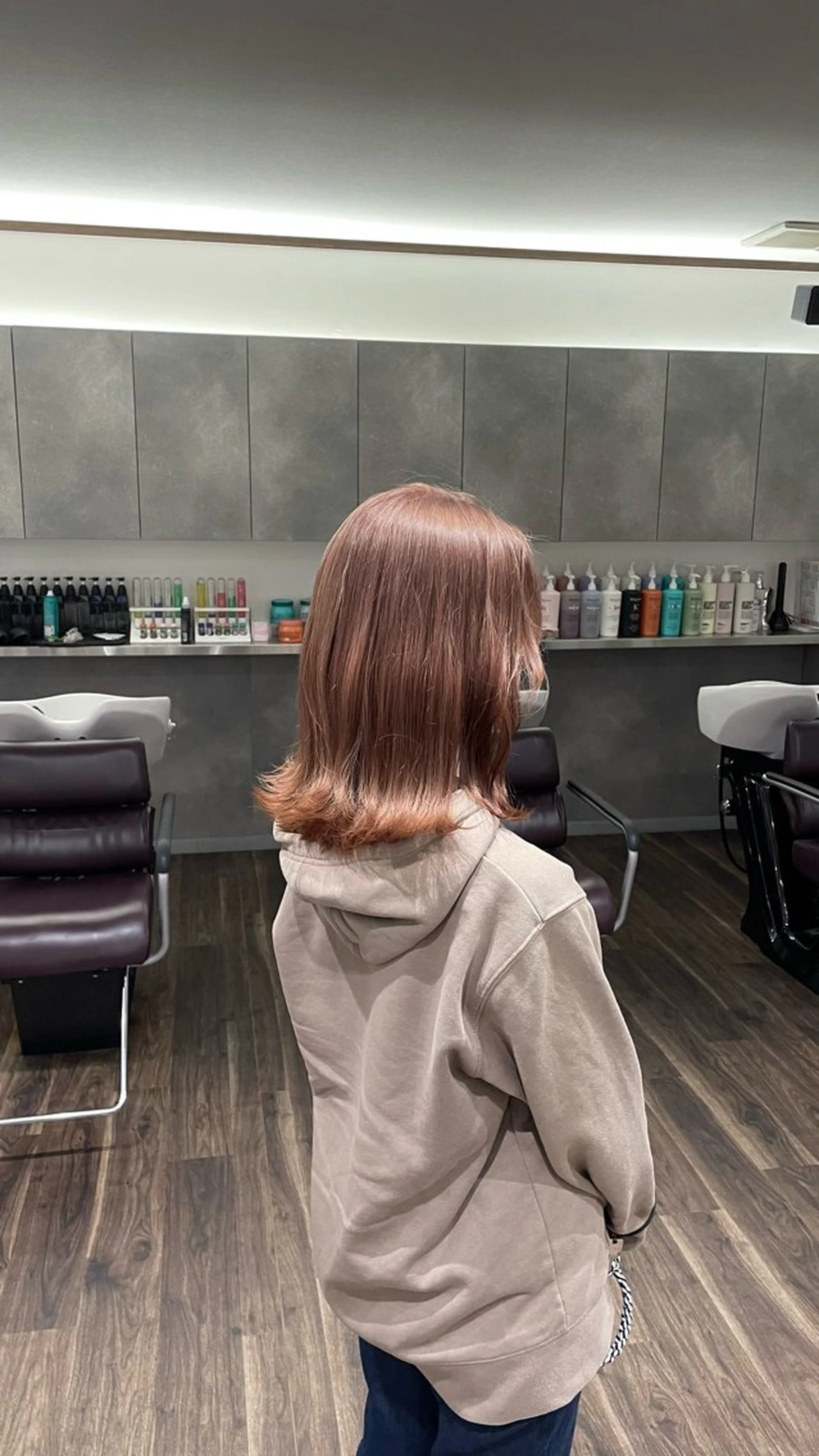 ミディアム ヘアカラー レイヤー🩶🎀 ブリーチ/なるのヘアスタイル