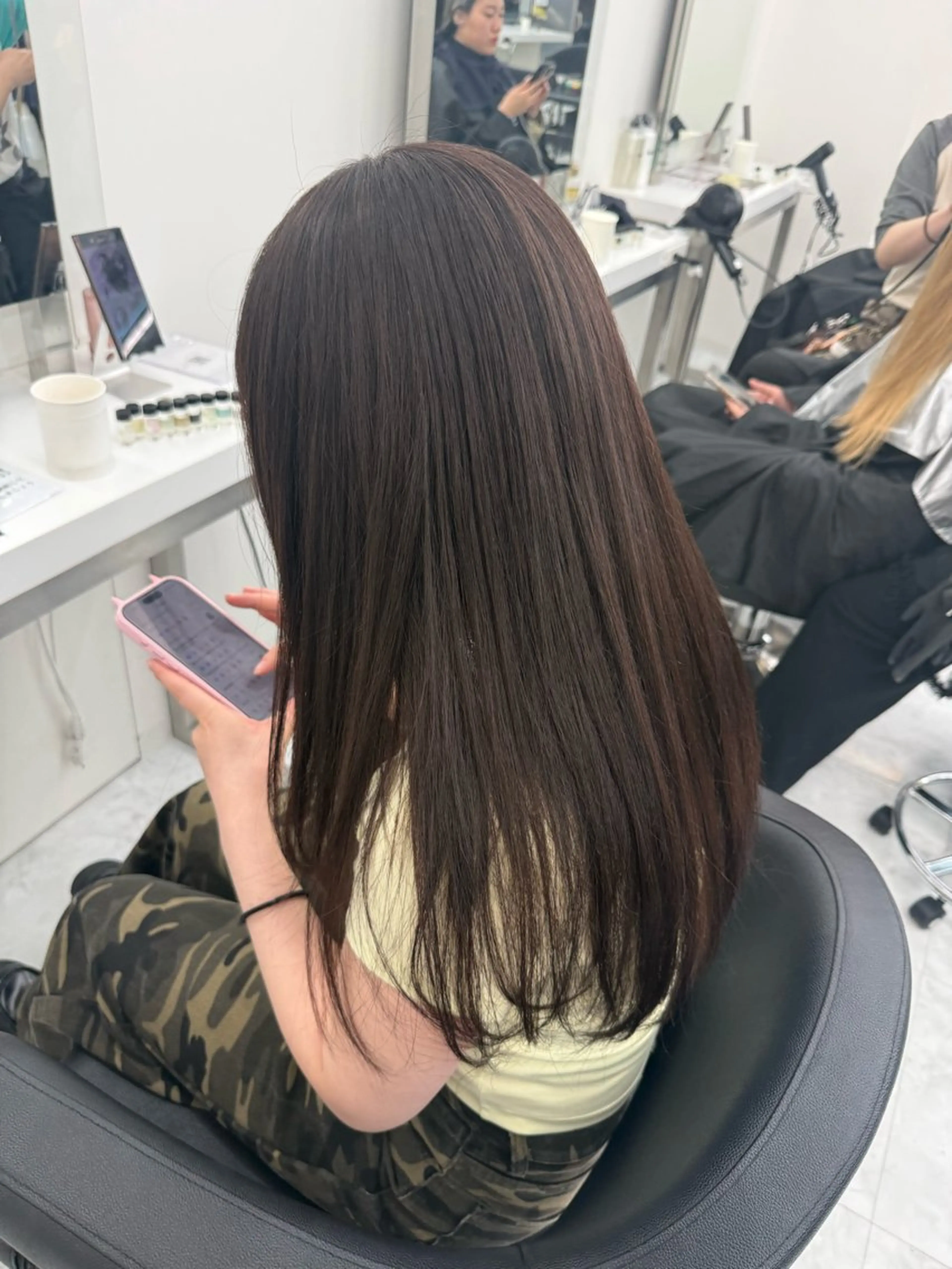ロング カラー ワンホンカラー chino🤍🤍のヘアスタイル