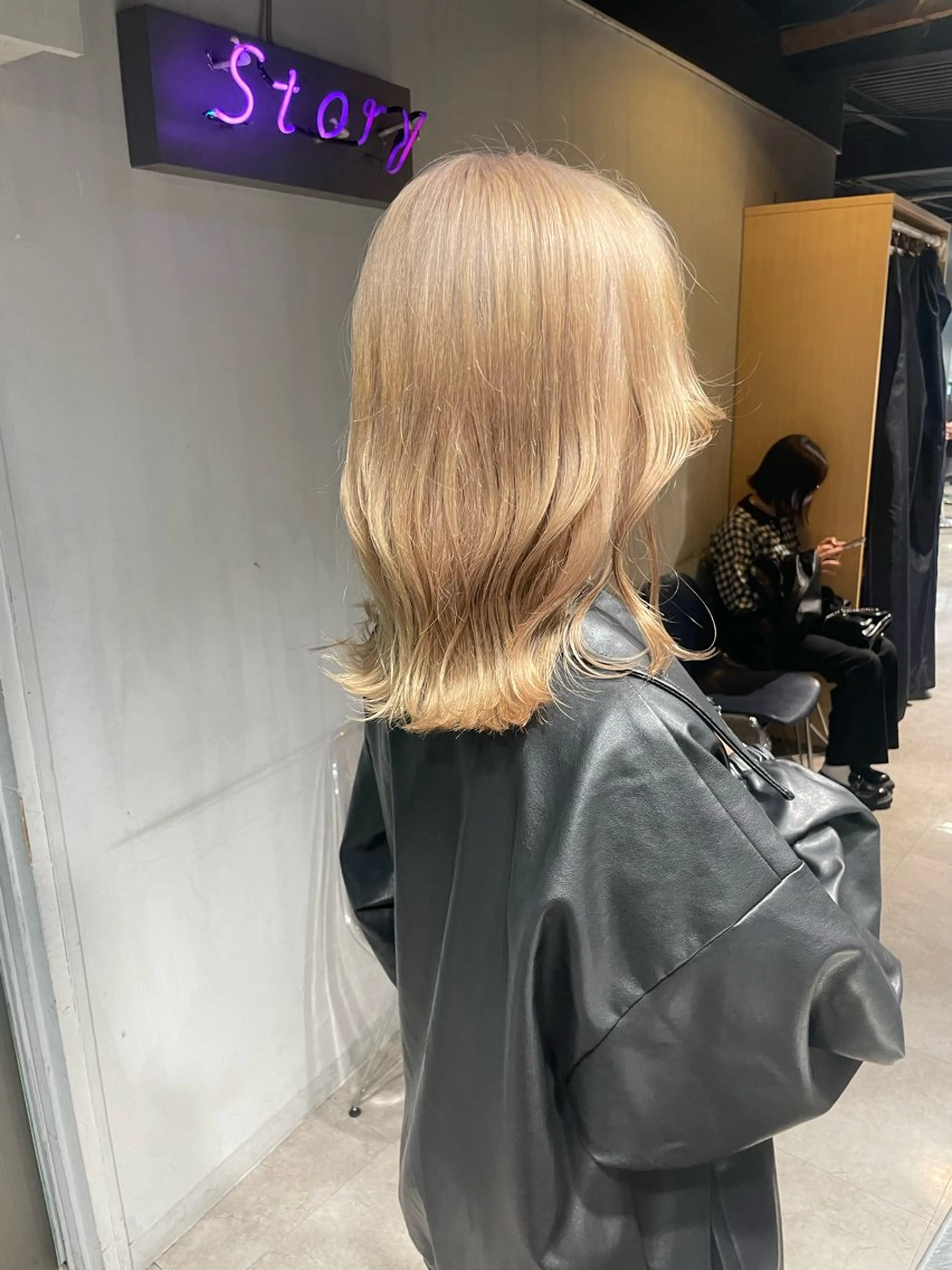ミディアム カラー ヘアカラー トリートメント ヘッドスパ 🦋ハイトーンボブ ショート🦋トシキのヘアスタイル