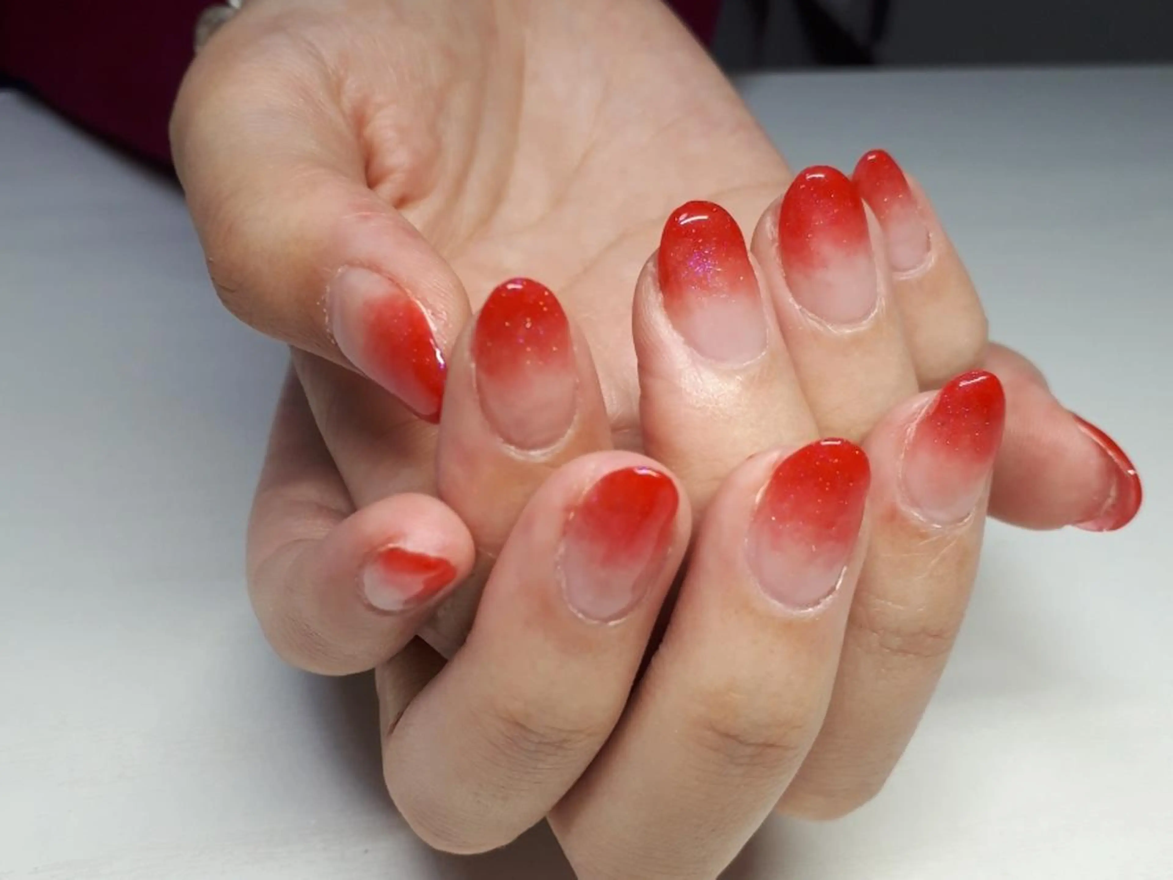 ネイル グラデーション ラメ(グリッター) 赤色 ひだか あいこのネイルデザイン