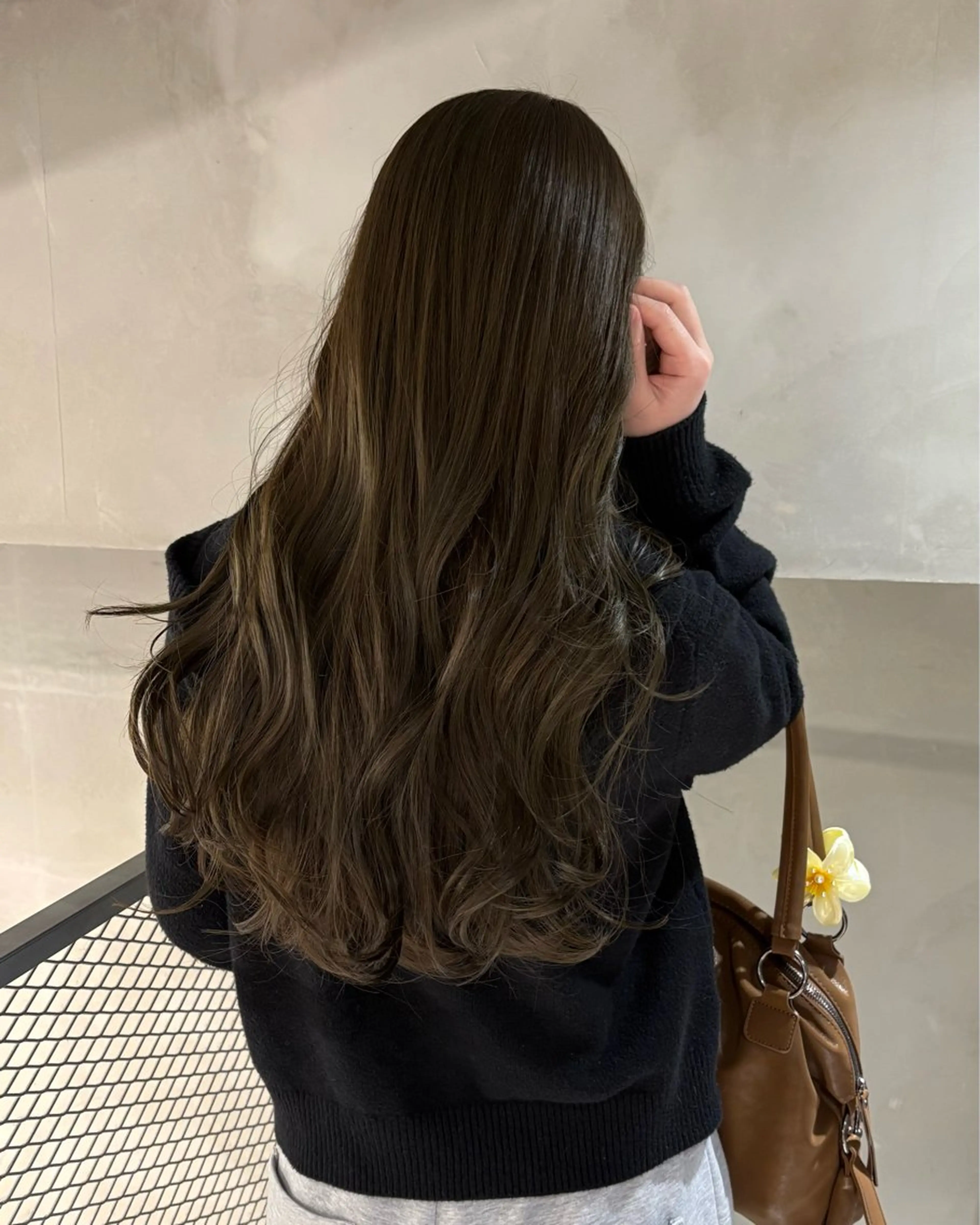 ロング カラー グレージュ オリーブグレージュ オリーブグレー カット ヘアカラー トリートメント 透明感カラー🫧 nanohaのヘアスタイル
